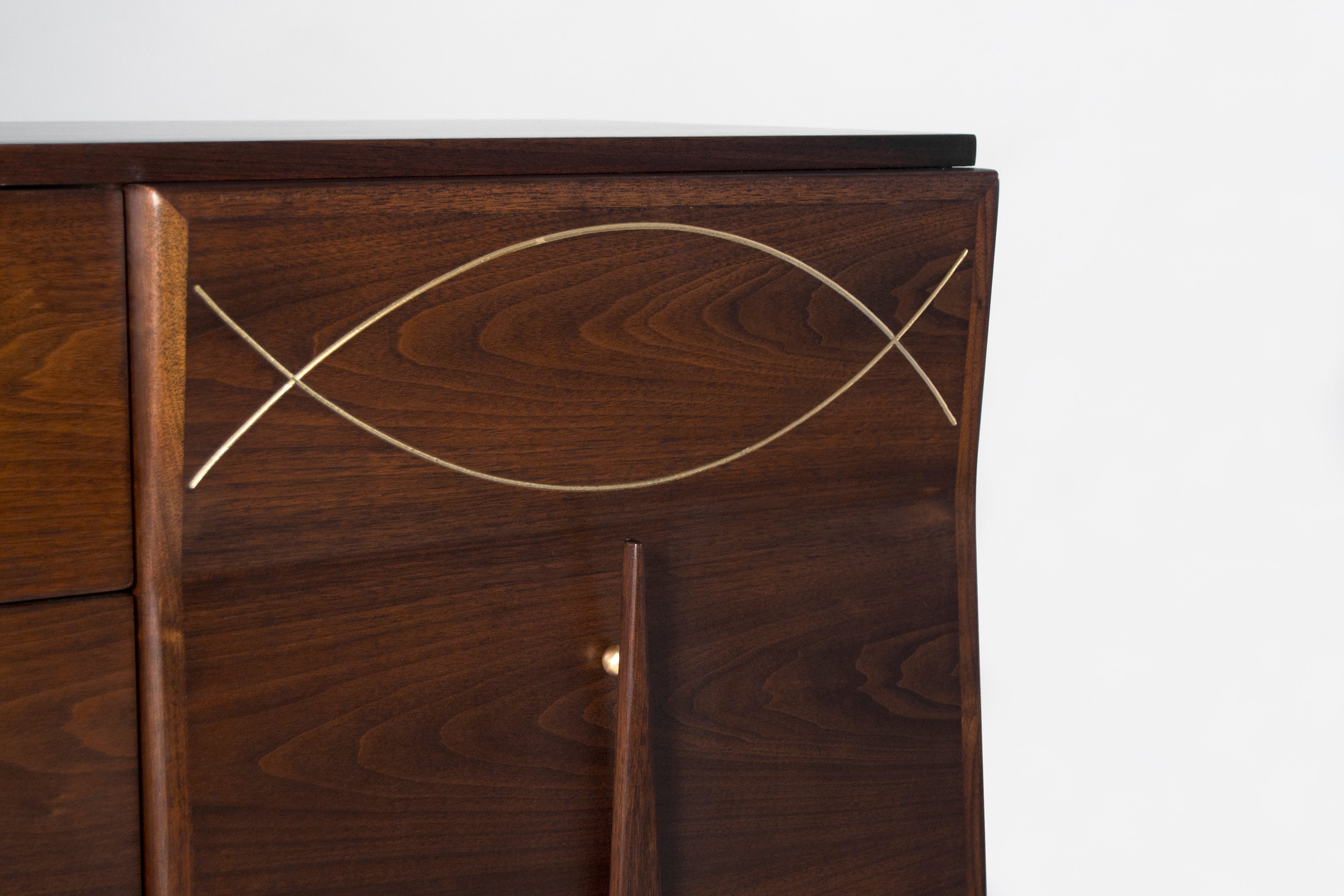 Mid Century Modern Sculptural Walnut Inlaid Brass Credenza For Sale At Mid Century Modern Sculptural Walnut Inlaid Brass Credenza For Sale At