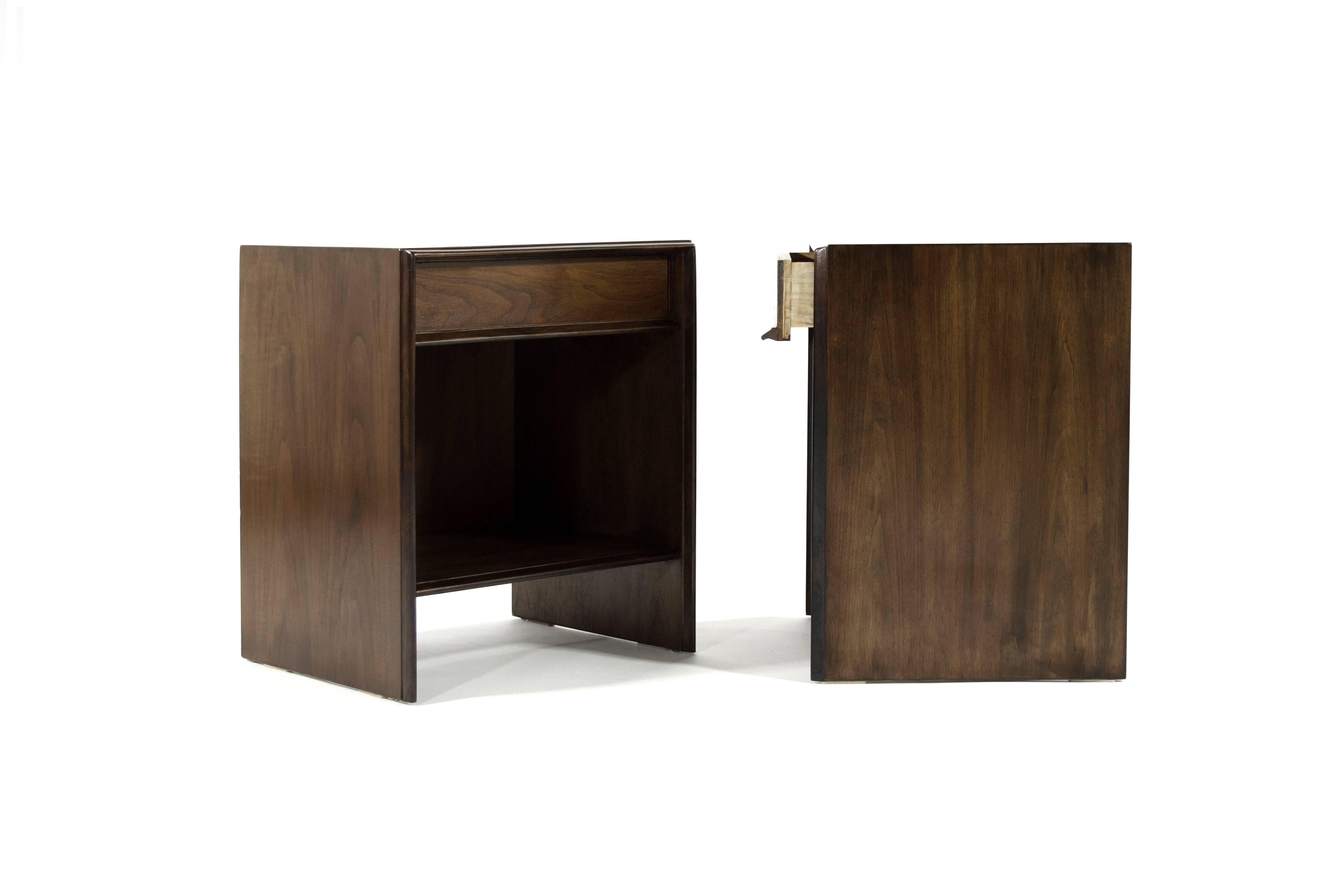 Classic pair of Mid-Century Modern nightstands or bedside tables featuring some very handsome lines designed by T.H. Robsjohn-Gibbings for Widdicomb. Fully restored.