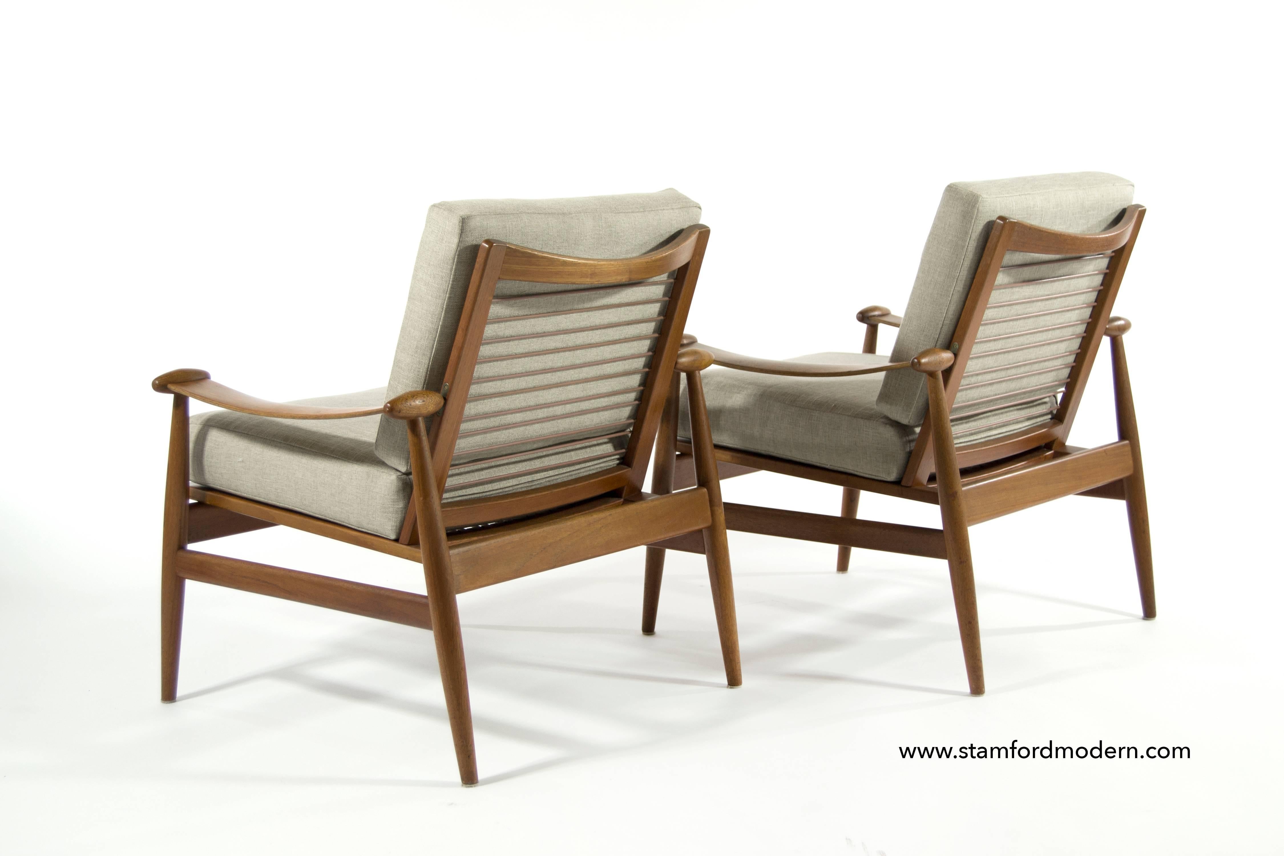 Spade Lounge Chairs by Finn Juhl for France & Daverkosen In Excellent Condition In Westport, CT
