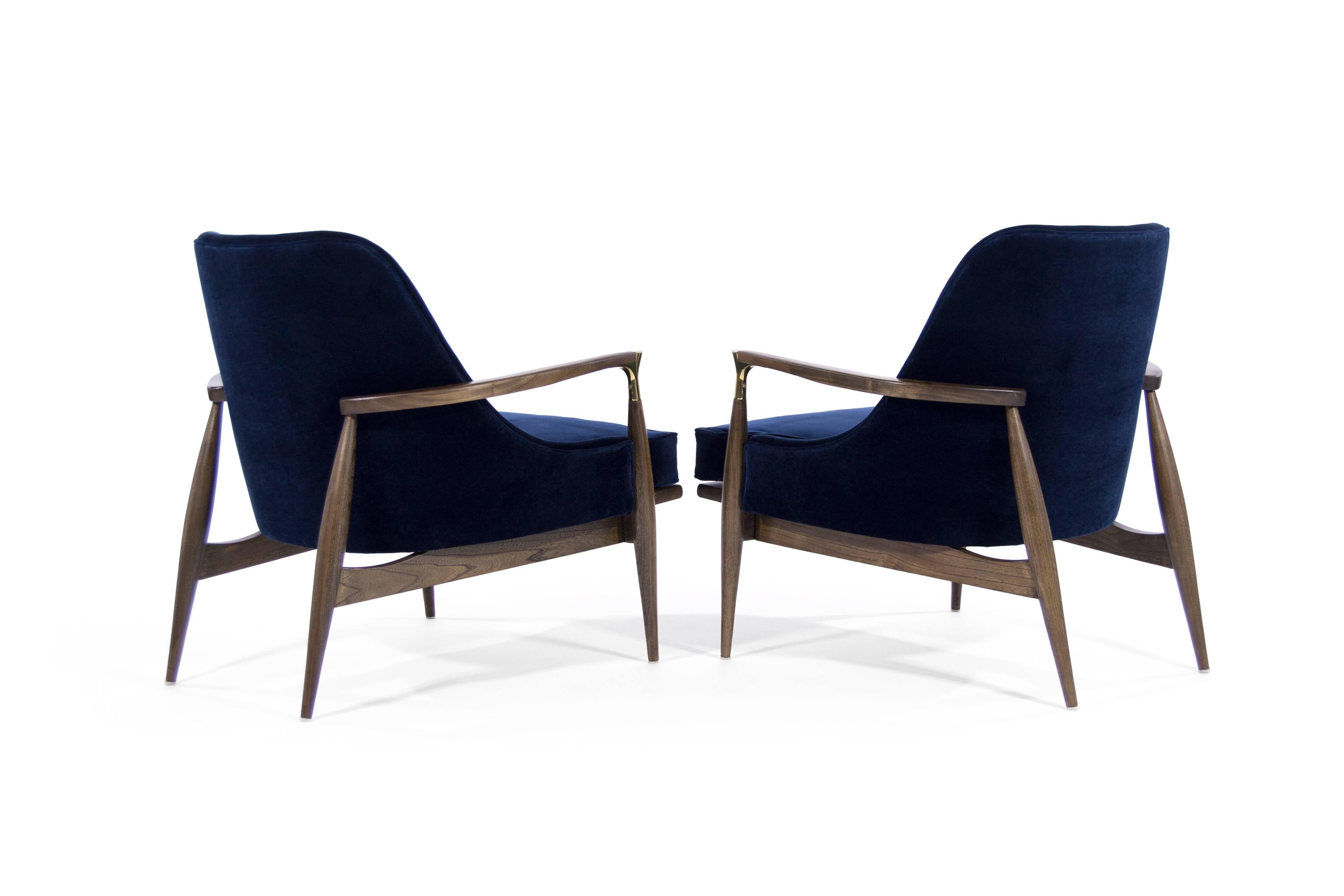 Danish Modern Lounge Chairs in the Style of Ib Kofod-Larsen In Excellent Condition In Westport, CT