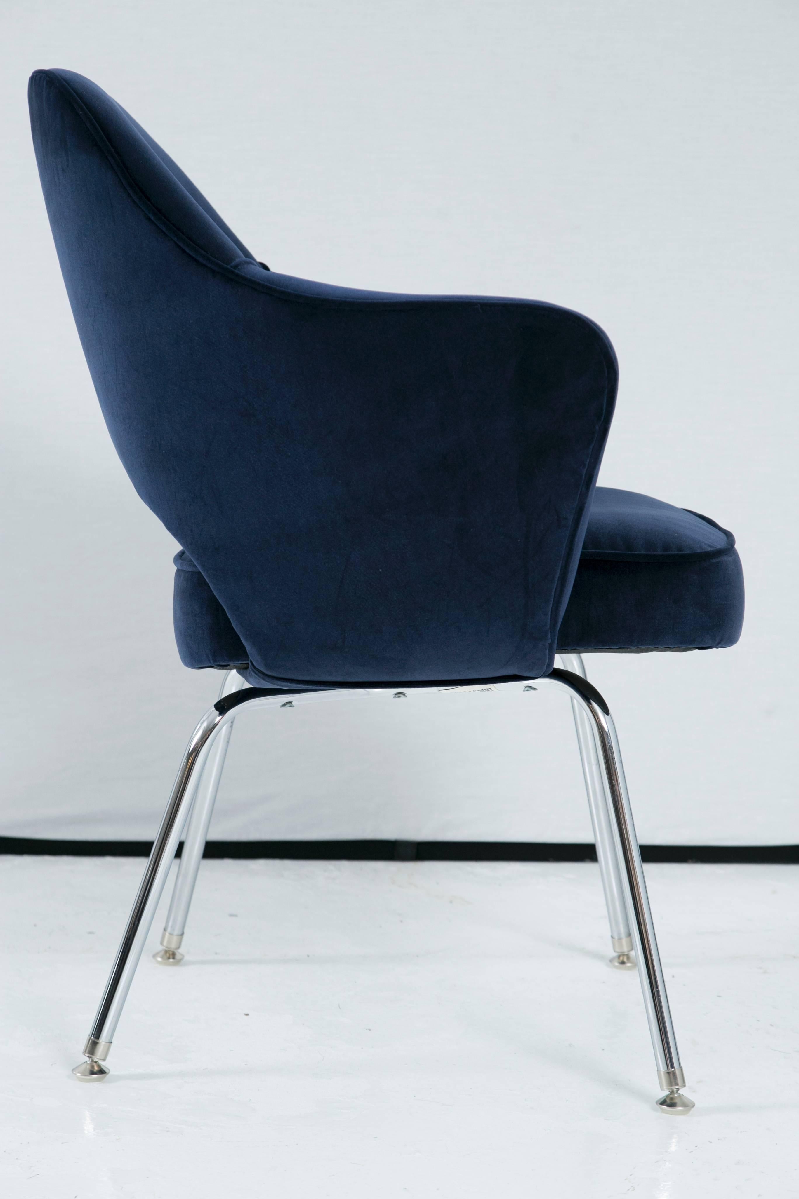 Mid-Century Modern Saarinen for Knoll Executive Arm Chairs in Navy Velvet, Chrome Tubular Legs For Sale