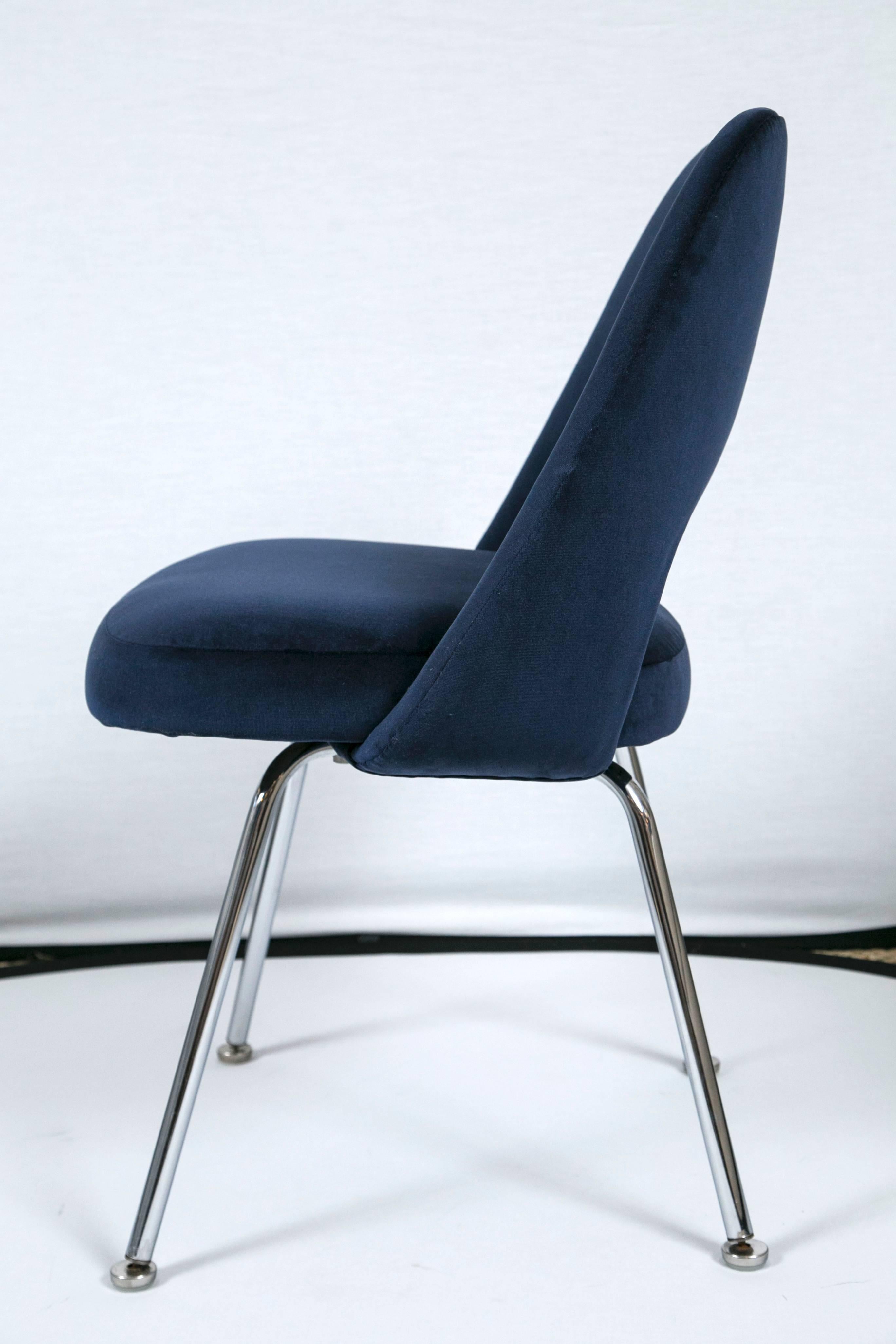 Saarinen Executive Armless Chairs in Navy Velvet, Set of Six In Excellent Condition In Wilton, CT