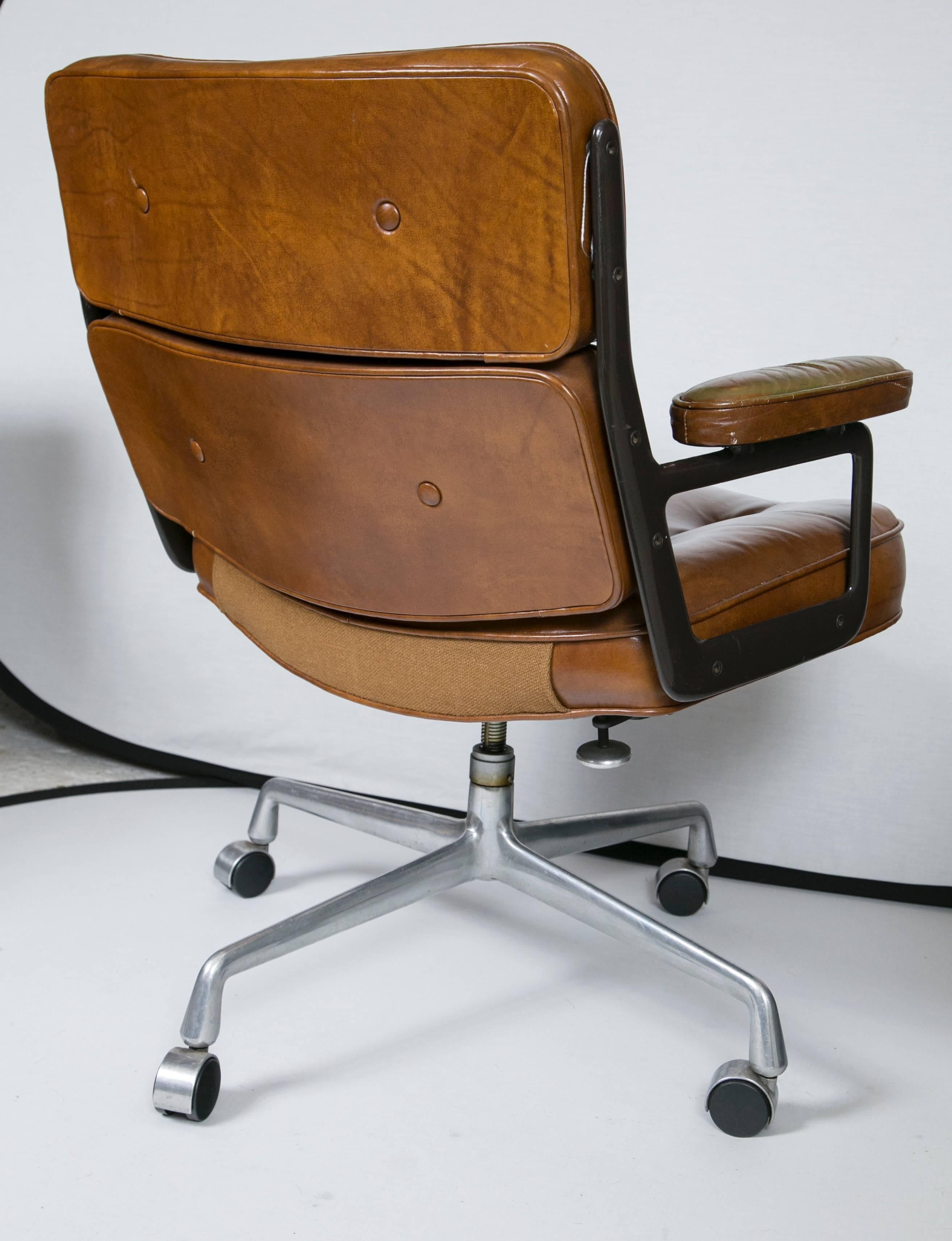 eames desk chair