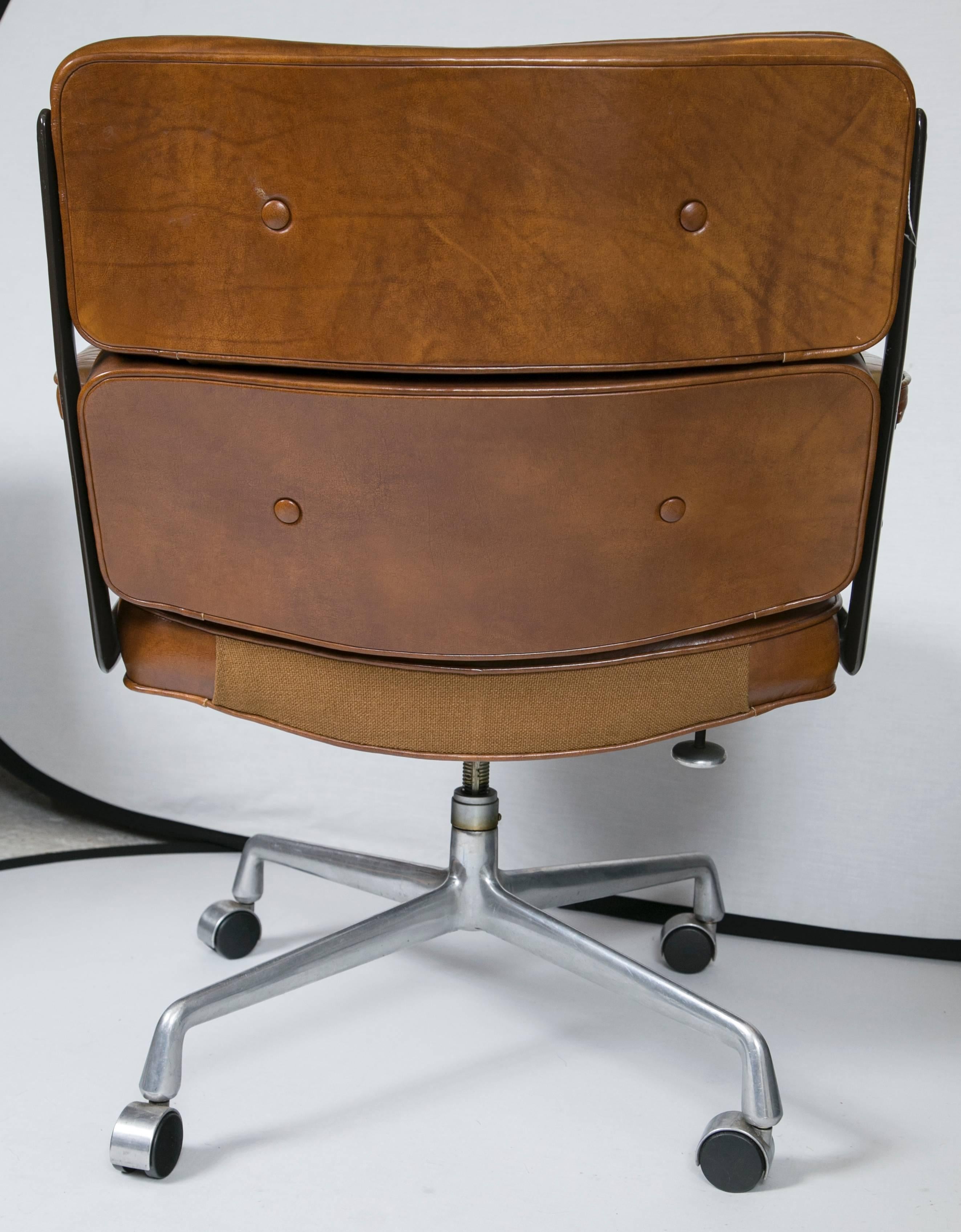 Mid-Century Modern Eames Executive Chair by Herman Miller