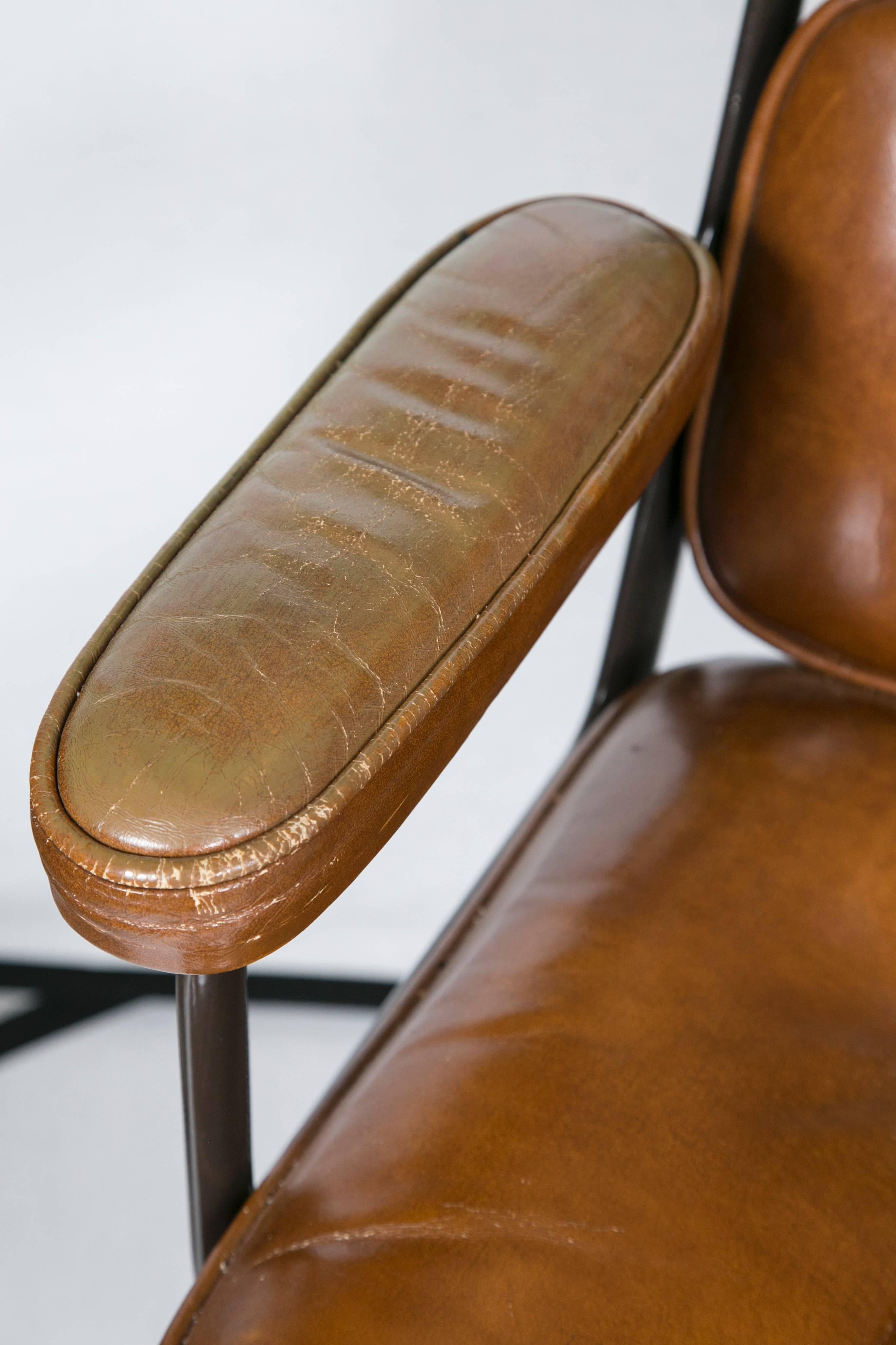 Eames Executive Chair by Herman Miller In Excellent Condition In Wilton, CT