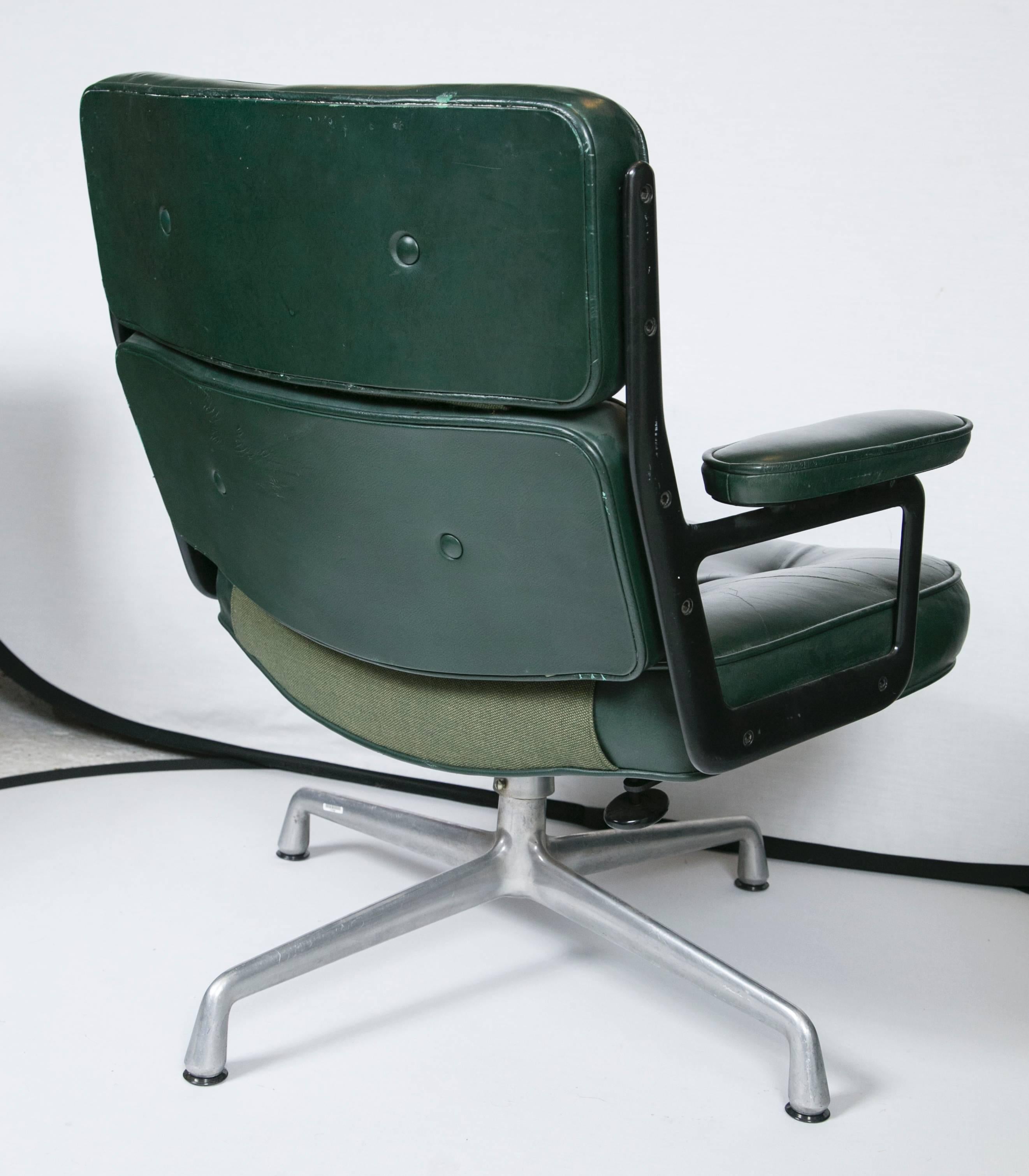 Mid-Century Modern Eames Executive Lounge Chair by Herman Miller