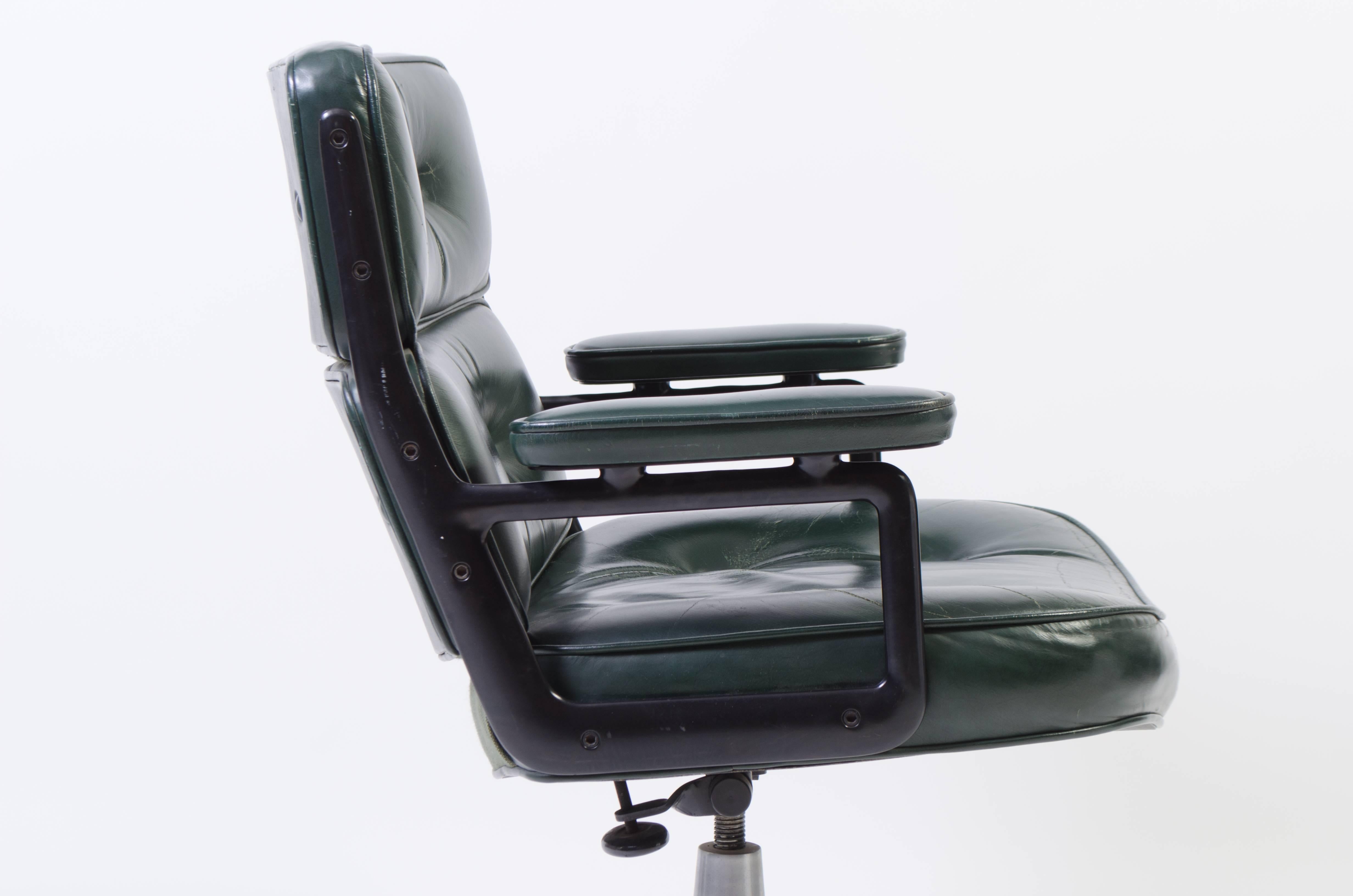 Time Life Chair by Eames for Herman Miller in Green Leather In Good Condition In Wilton, CT