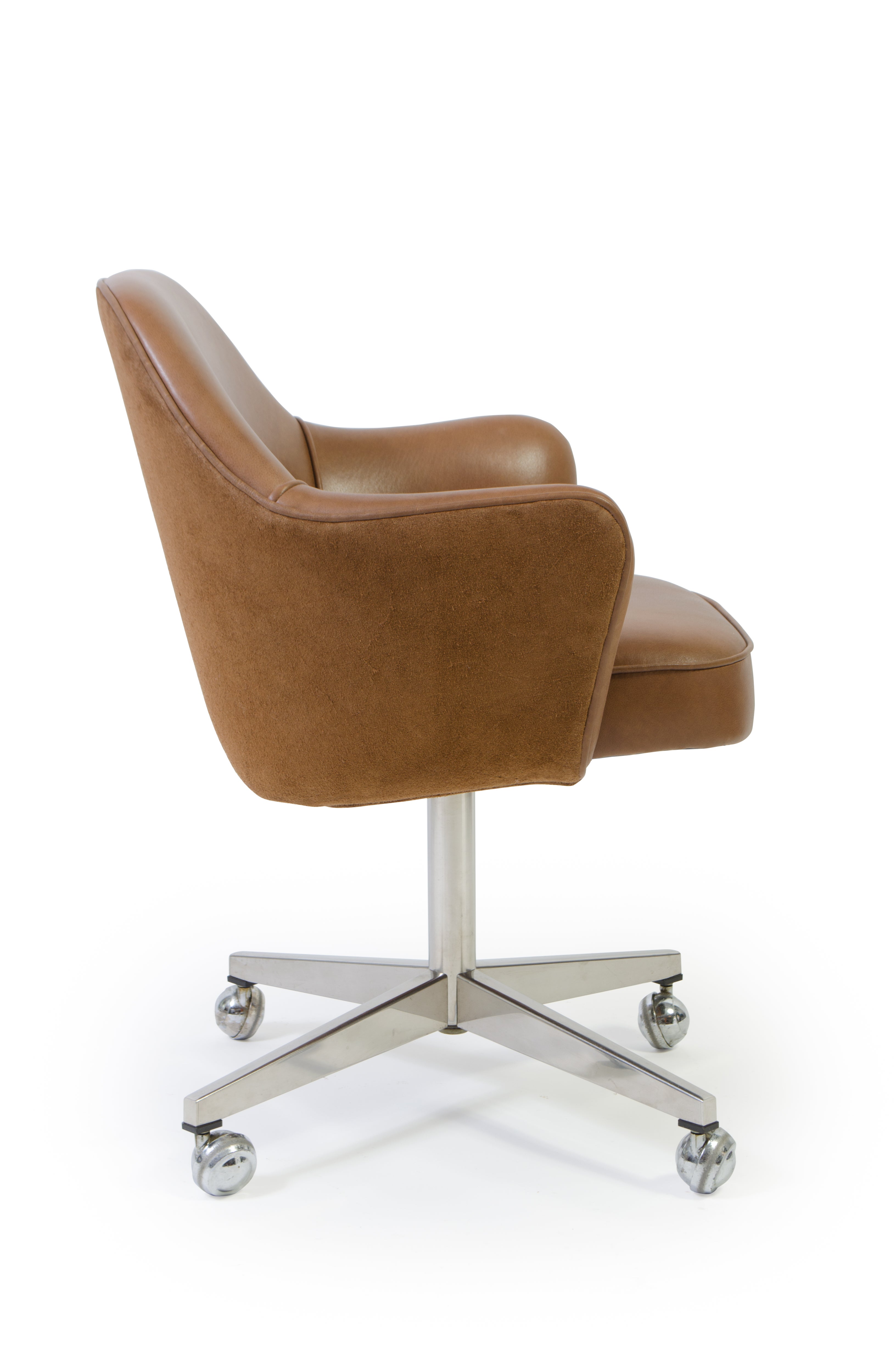 Saarinen Executive Arm Chair In Saddle Leather And Suede Swivel