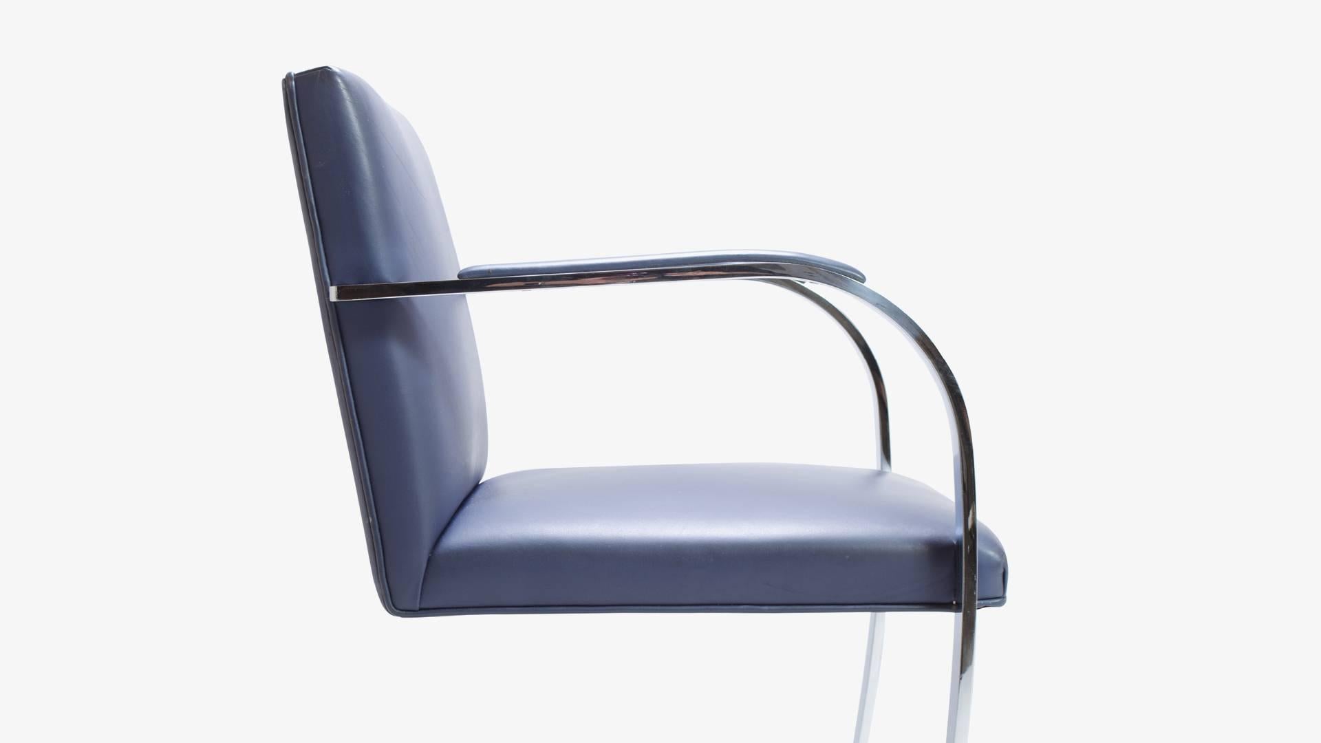 Mies Van Der Rohe for Knoll Brno Flat-Bar Chairs in Navy Leather, Pair In Excellent Condition In Wilton, CT