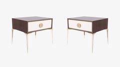 Paire de tables de nuit Colette en laiton, ébène et ivoire, Montage