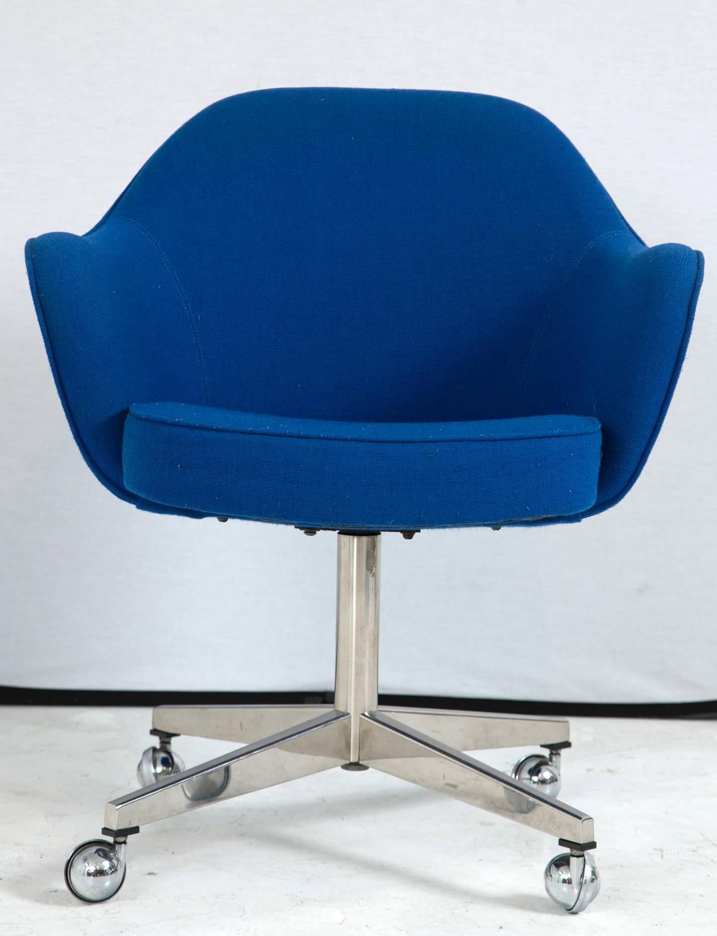 A wonderful find. This vintage Knoll desk chair was salvaged from a closing GE warehouse in Connecticut. We chose not to newly upholster it because of the richness in the vintage blue textured wool. The upholstery is in excellent condition