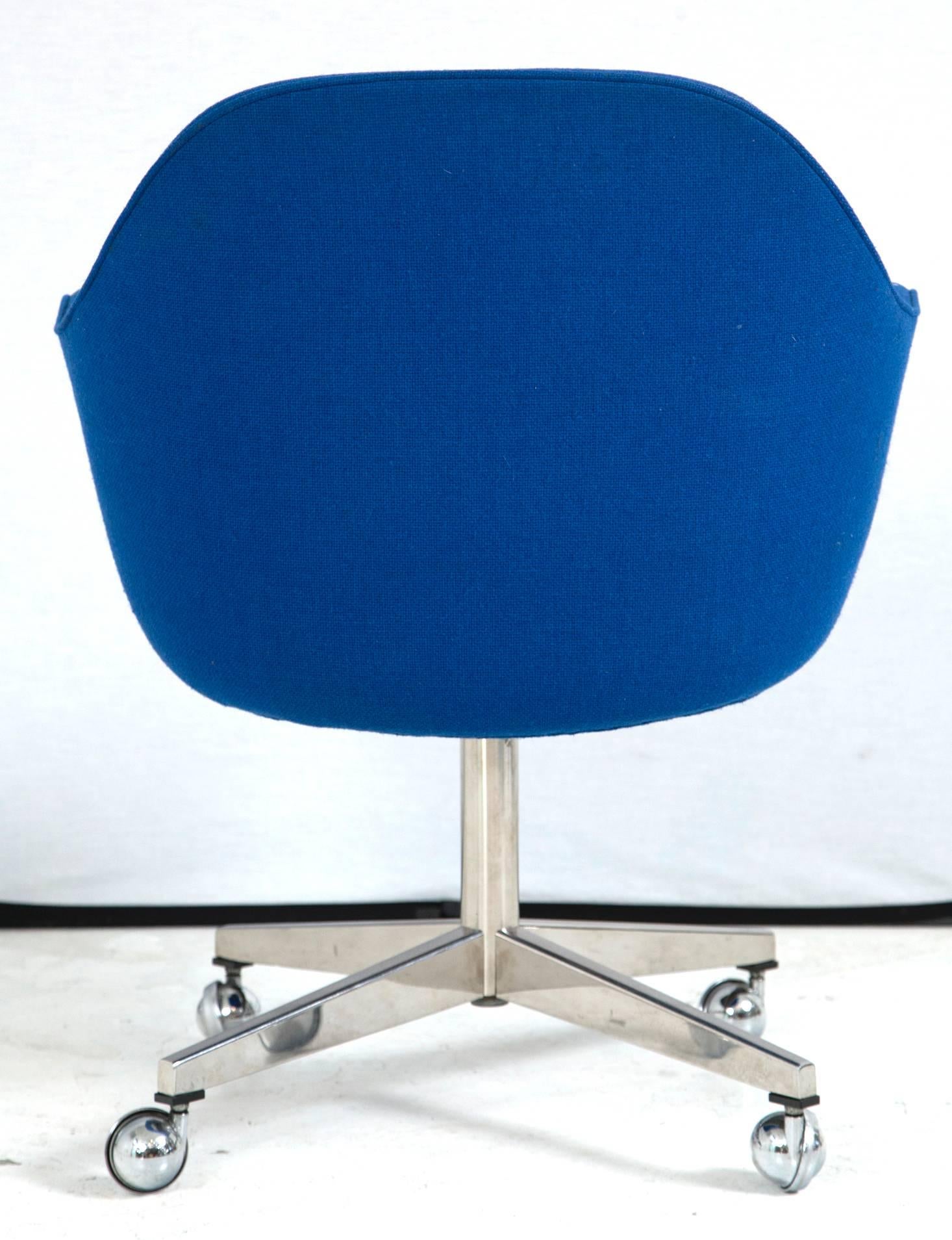 Mid-Century Modern Knoll Desk Chair in Vintage Knoll Blue