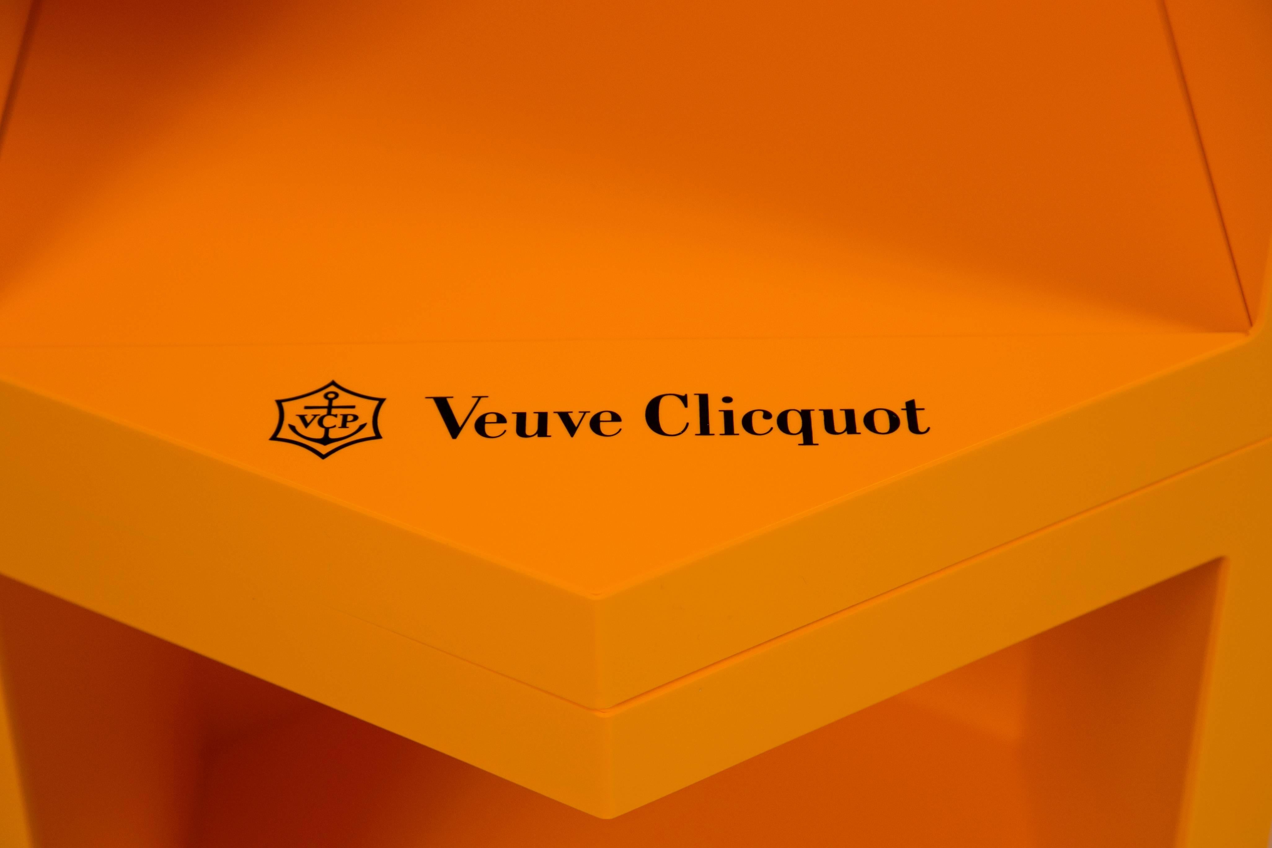 veuve clicquot table and chairs