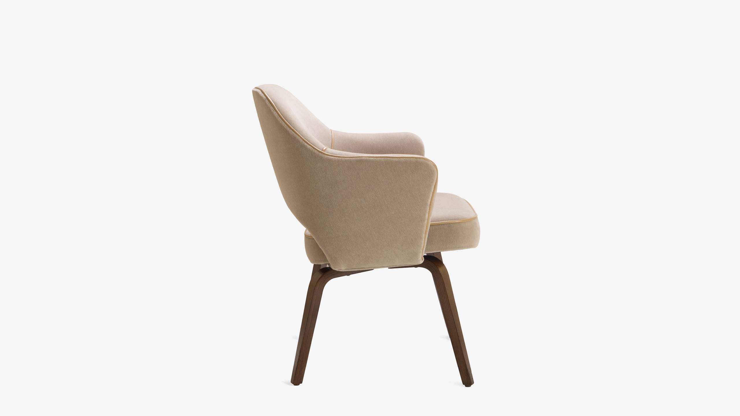 Mid-Century Modern Saarinen Executive Armchair with Walnut Legs in Mohair and Leather Piping
