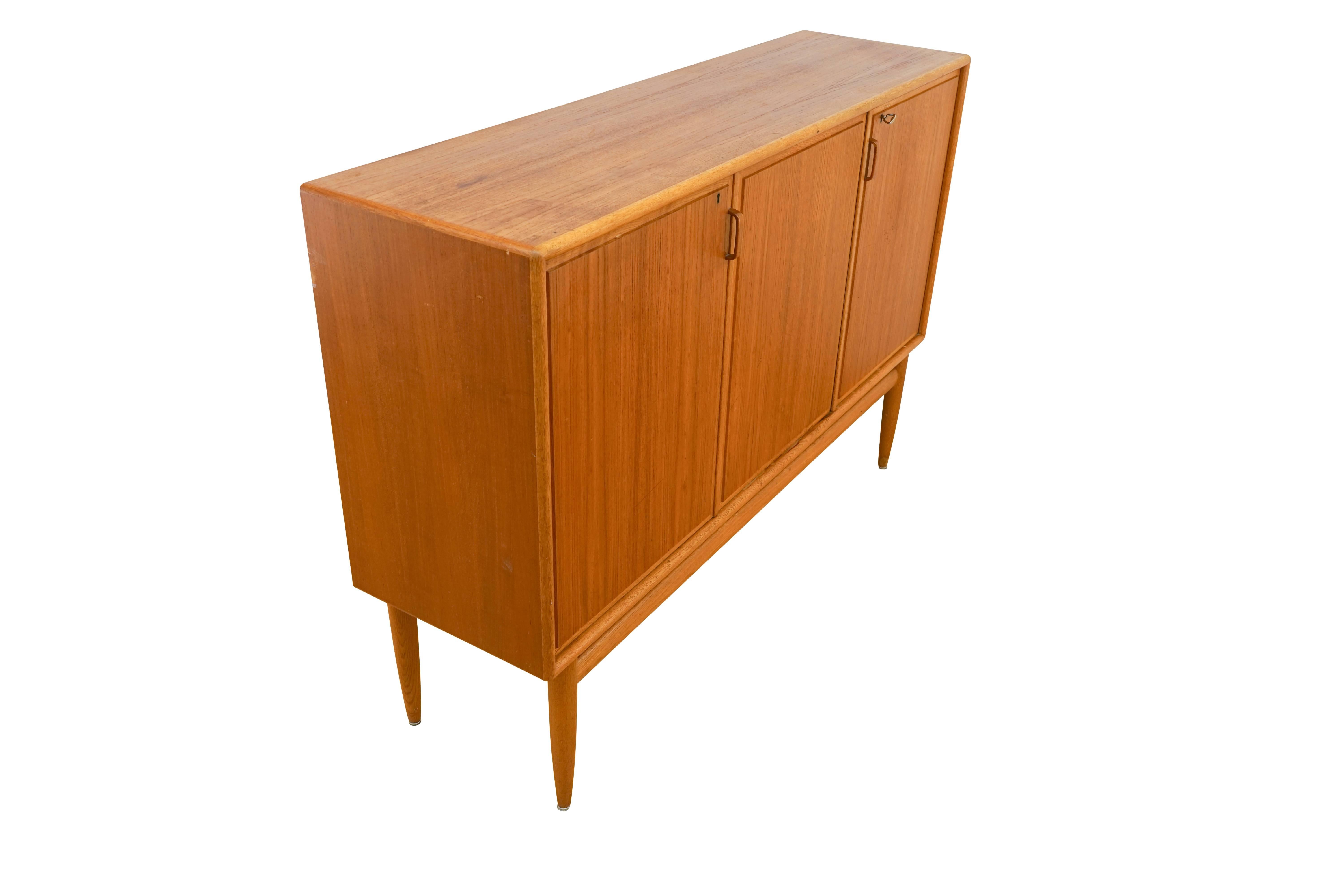 Scandinavian Modern Teak Sideboard In Good Condition For Sale In New York, NY