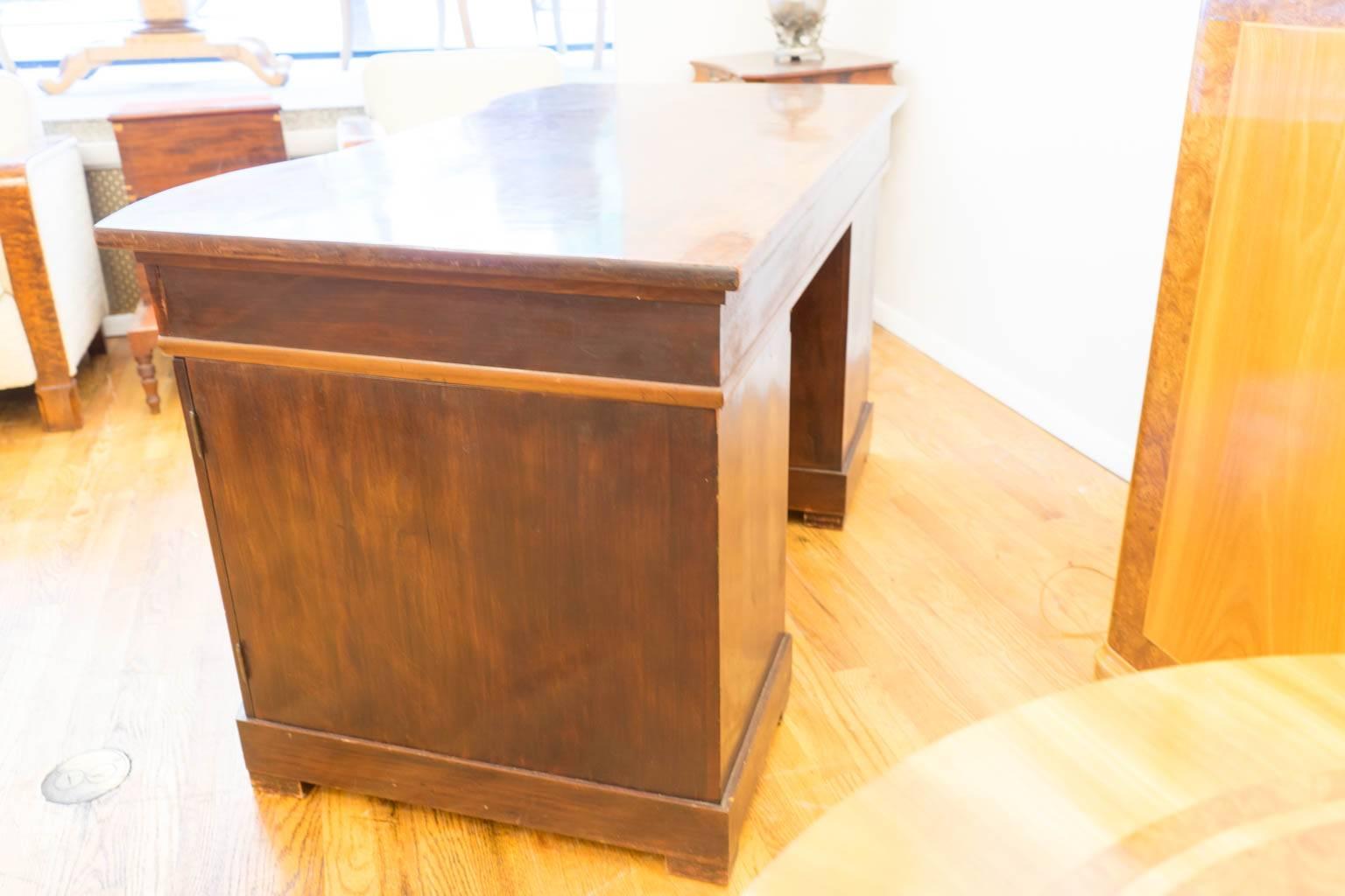 Suitably sized for reception area or a home office, this solid mahogany and fir desk has the gravitas necessary to impress. No nonsense Jugend design calls attention to the clean lines and functionality of the desk. A set of three locking upper