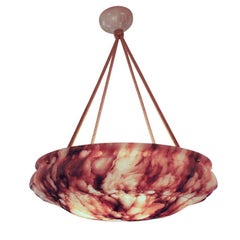 Rare pendentif en albâtre teinté dans la masse, Suède, vers 1900