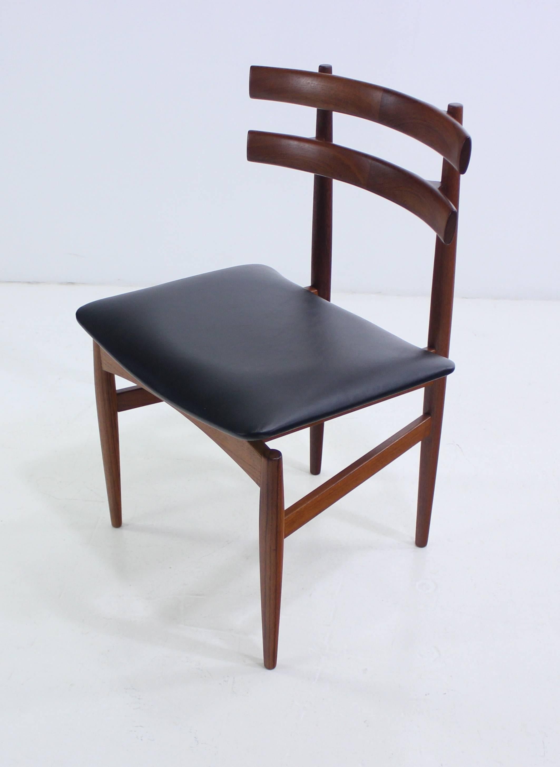 Set of Six Rare Danish Modern Chairs Designed by Poul Hundevad In Excellent Condition For Sale In Portland, OR