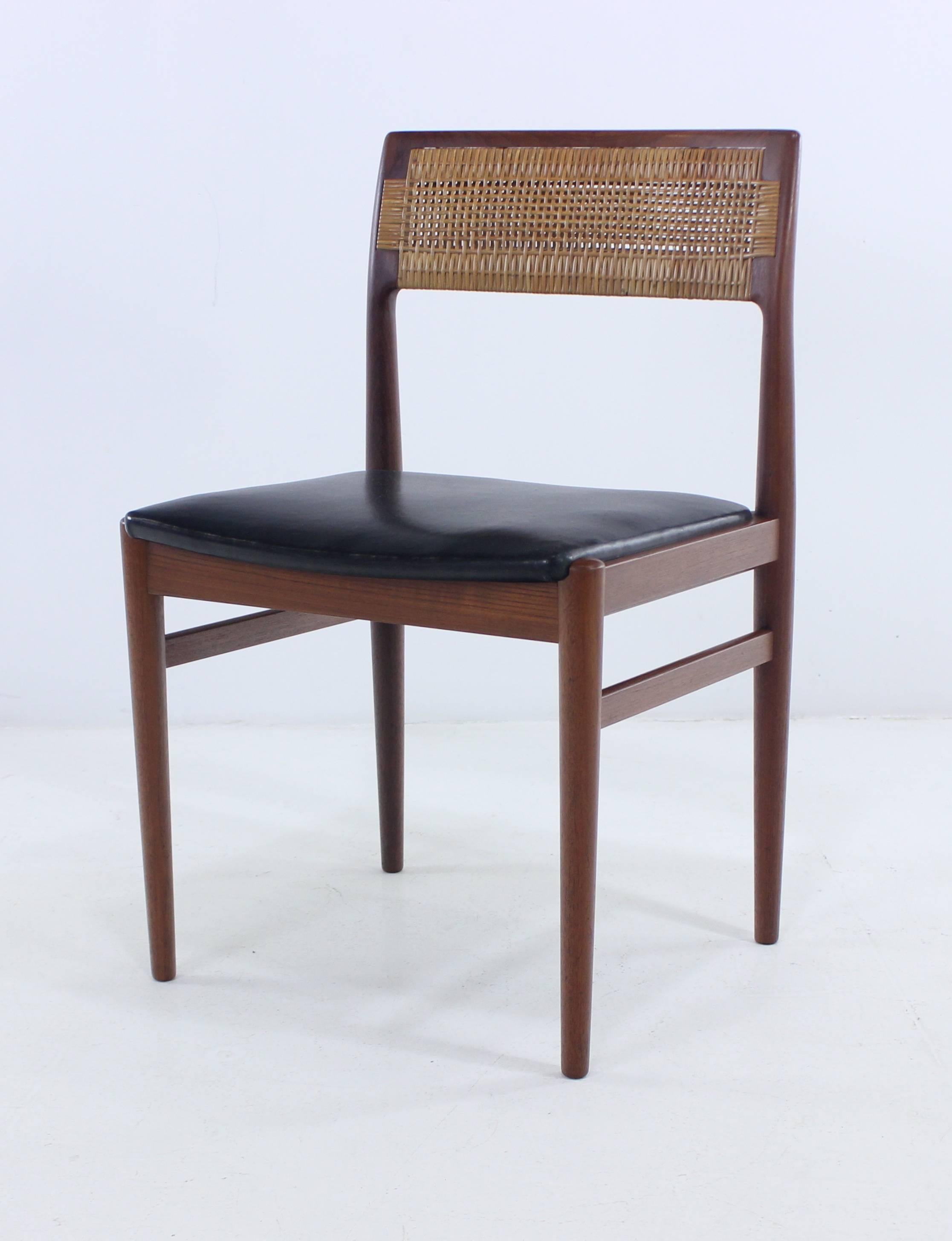 Scandinavian Modern Set of Eight Distinctive Danish Modern Teak Dining Chairs Designed by Erik Worts For Sale