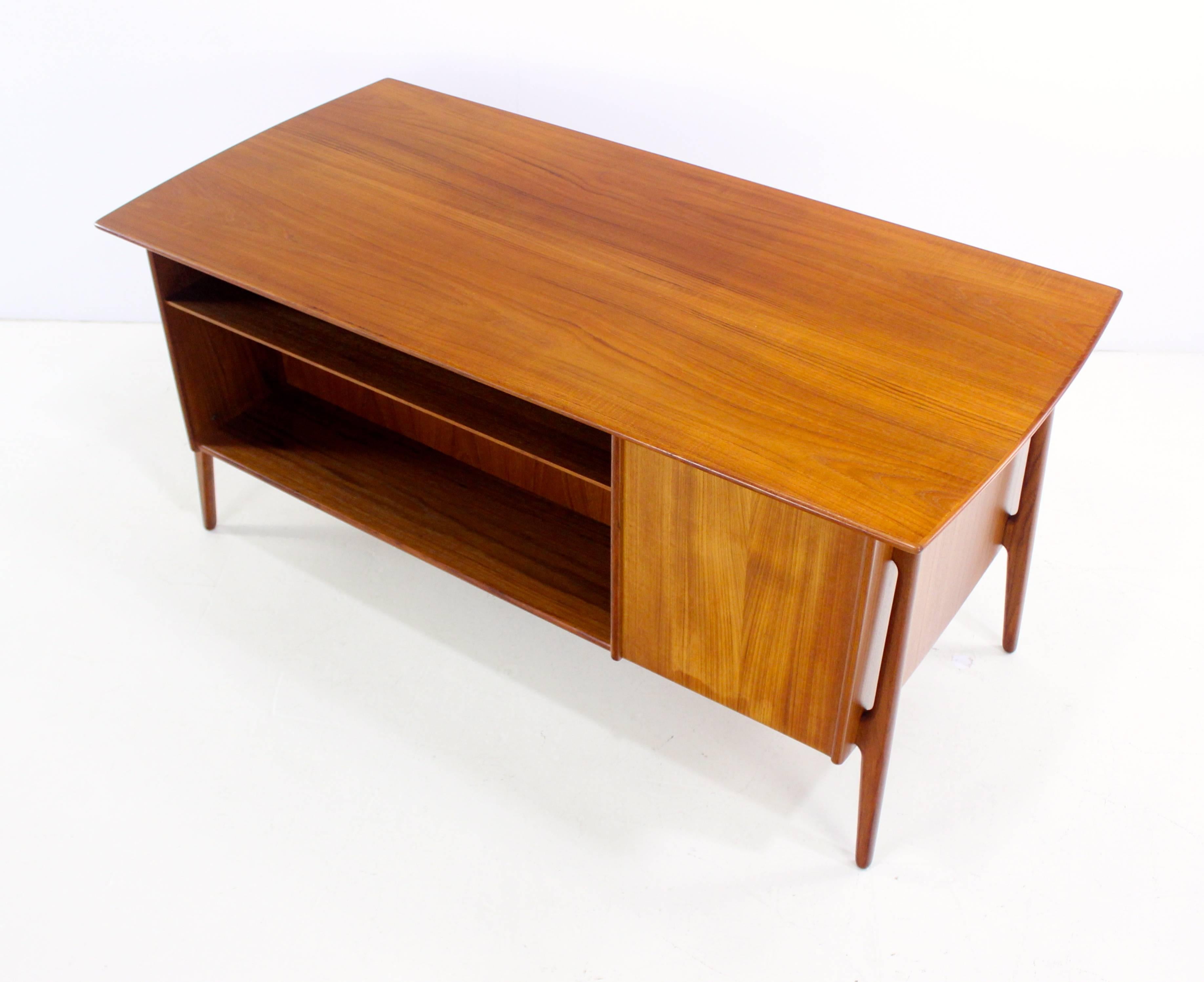 20th Century Danish Modern Teak Executive Desk Designed by Svend Madsen For Sale