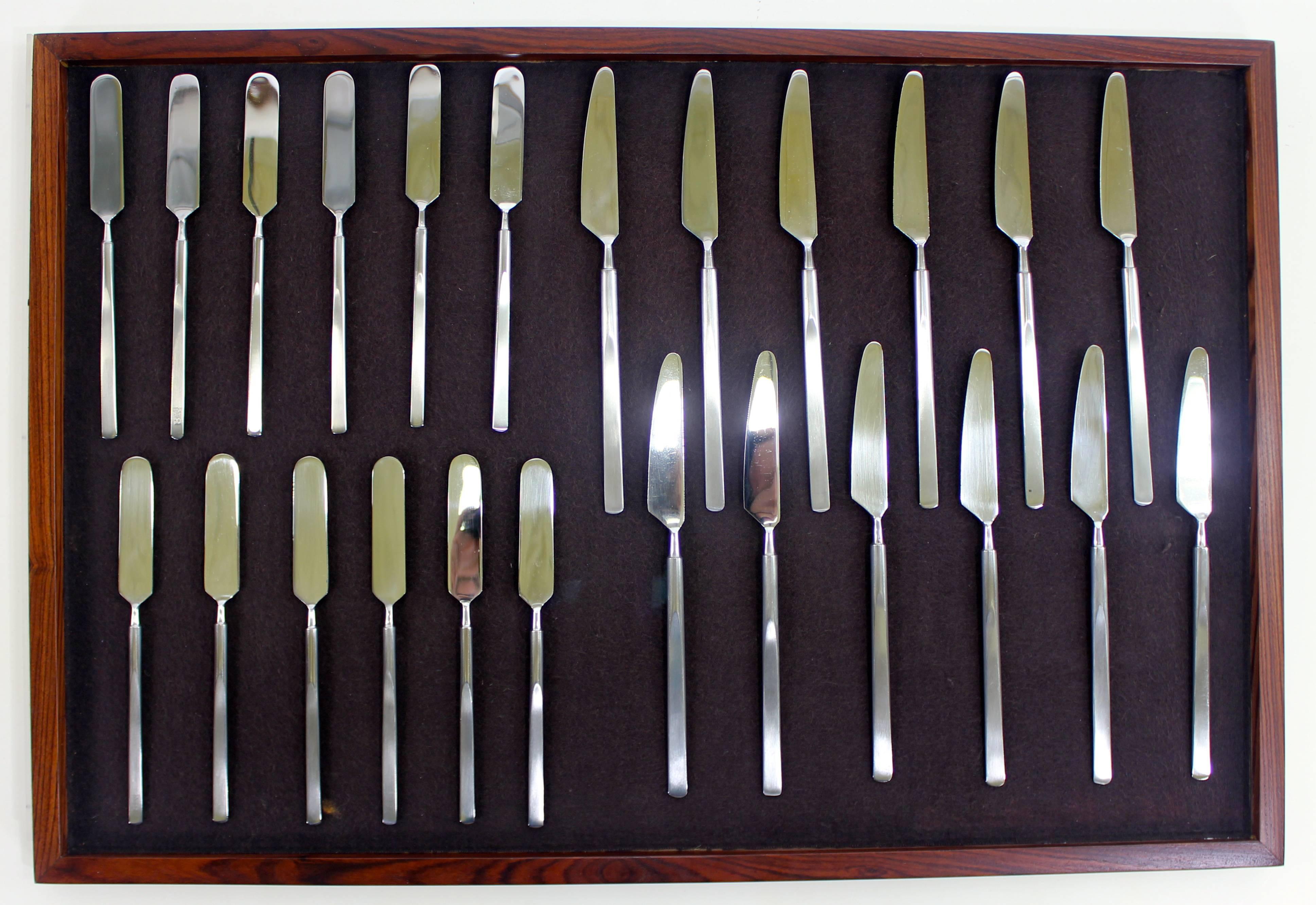 "Obelisk" stainless steel flatware designed by Erik Herlow for Copenhagen Cutlery,
circa 1960s.
Service for 12 includes:
12 x 8.25" knives.
12 x 6.75" knives.
12 x 6.5" teaspoons.
12 x 8.5" tablespoons.
12 x