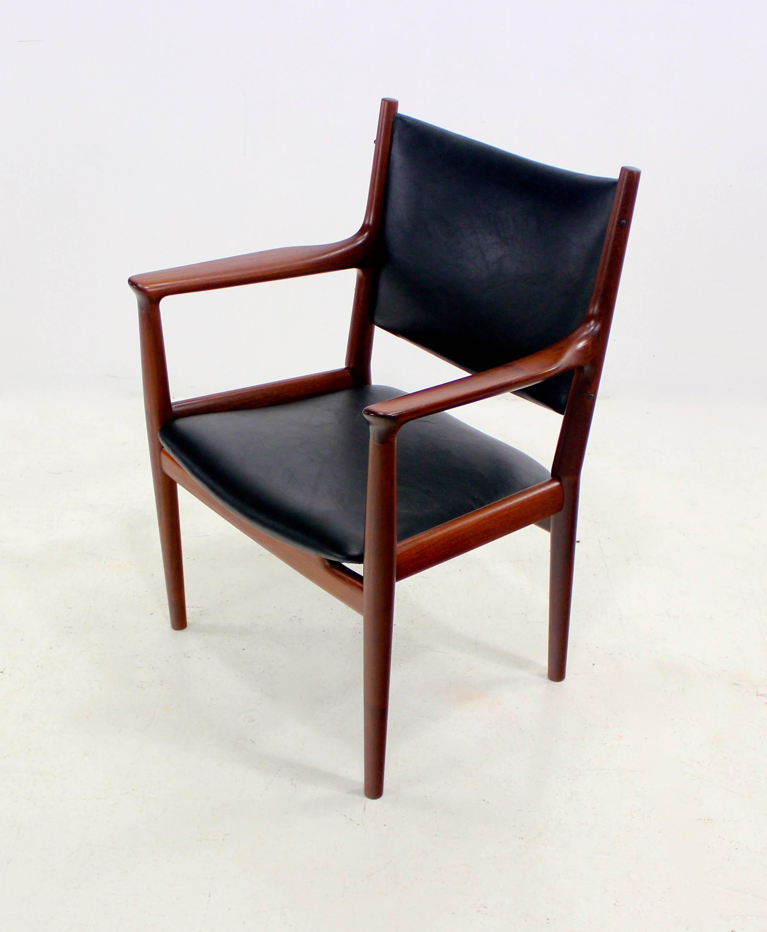 Very Rare Pair of Danish Modern Armchairs Designed by Hans Wegner In Excellent Condition For Sale In Portland, OR