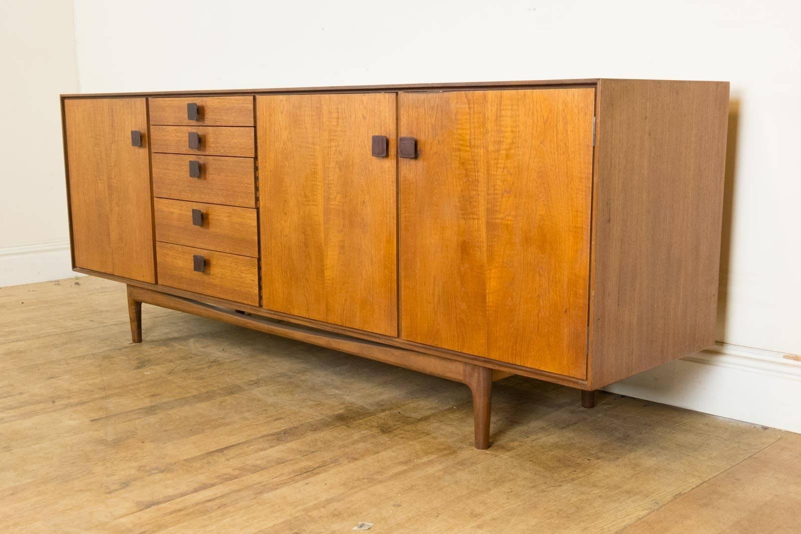 Kofod Larsen Sideboard in Rosewood and Teak. In Good Condition For Sale In Amsterdam, NL