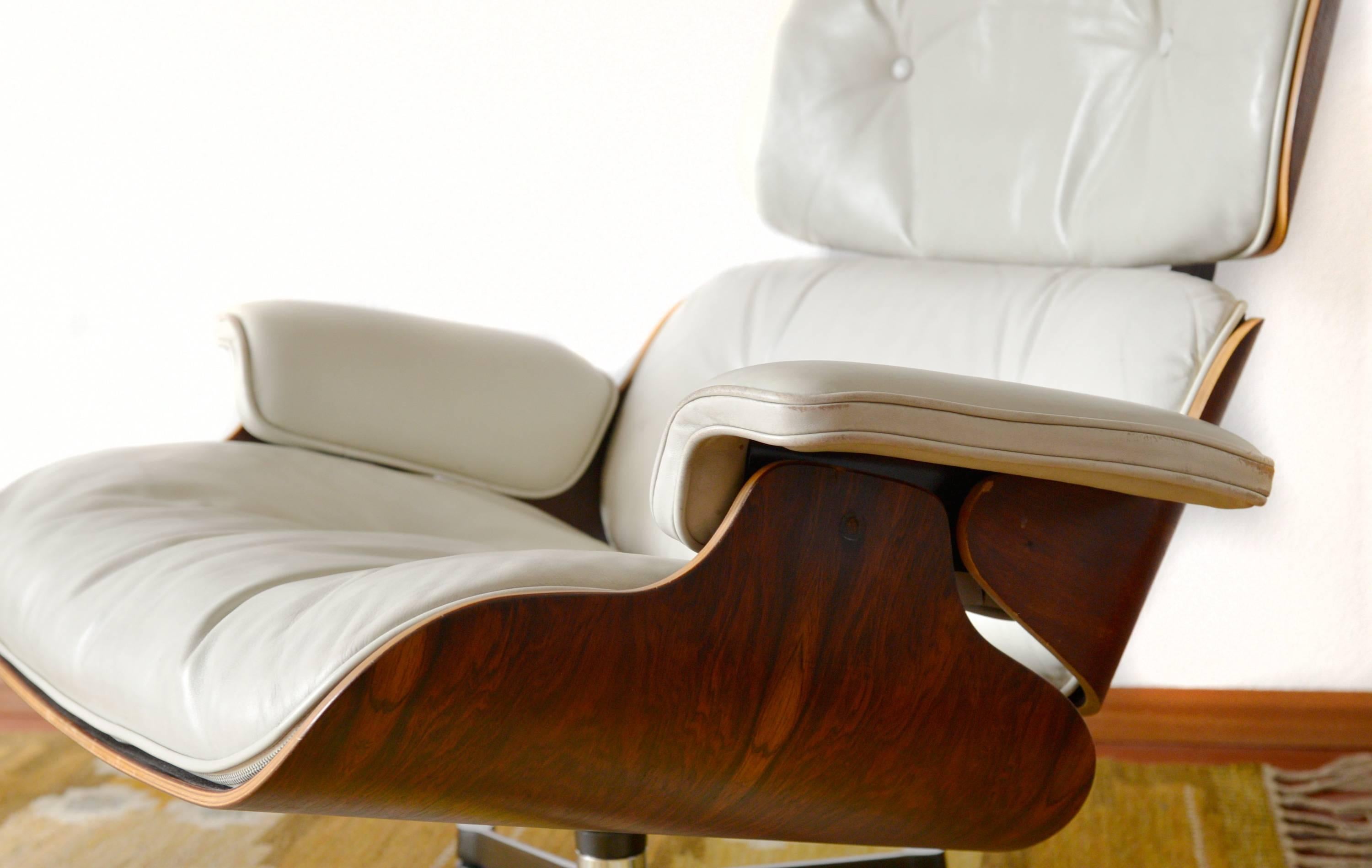 White Leather Lounge Chair, Charles Eames In Good Condition In Amsterdam, NL