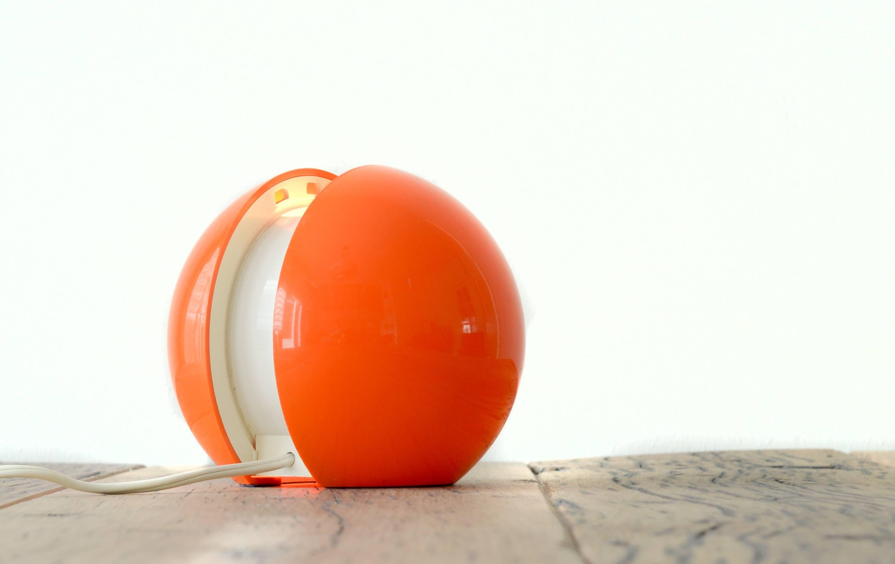 Rare GEA lamp, designed, circa 1970 by Gianni Colombo for Arredoluce Monza Italy.

Moldes orange plastic form with a white sliding difusser to control light emission.

Diameter 16 cm.