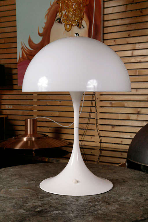 Beautiful clean original 1st edition table lamp by Verner Panton for Louis Poulsen, 1972. The original edition has the on/off switch integrated in the base, and not -like the recent models- on the cord. The design is inspired on the mushroom shaped