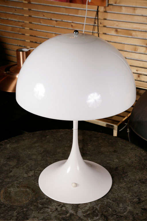 Laqué Lampe de bureau « Panthella » de Verner Panton pour Louis Poulsen en vente