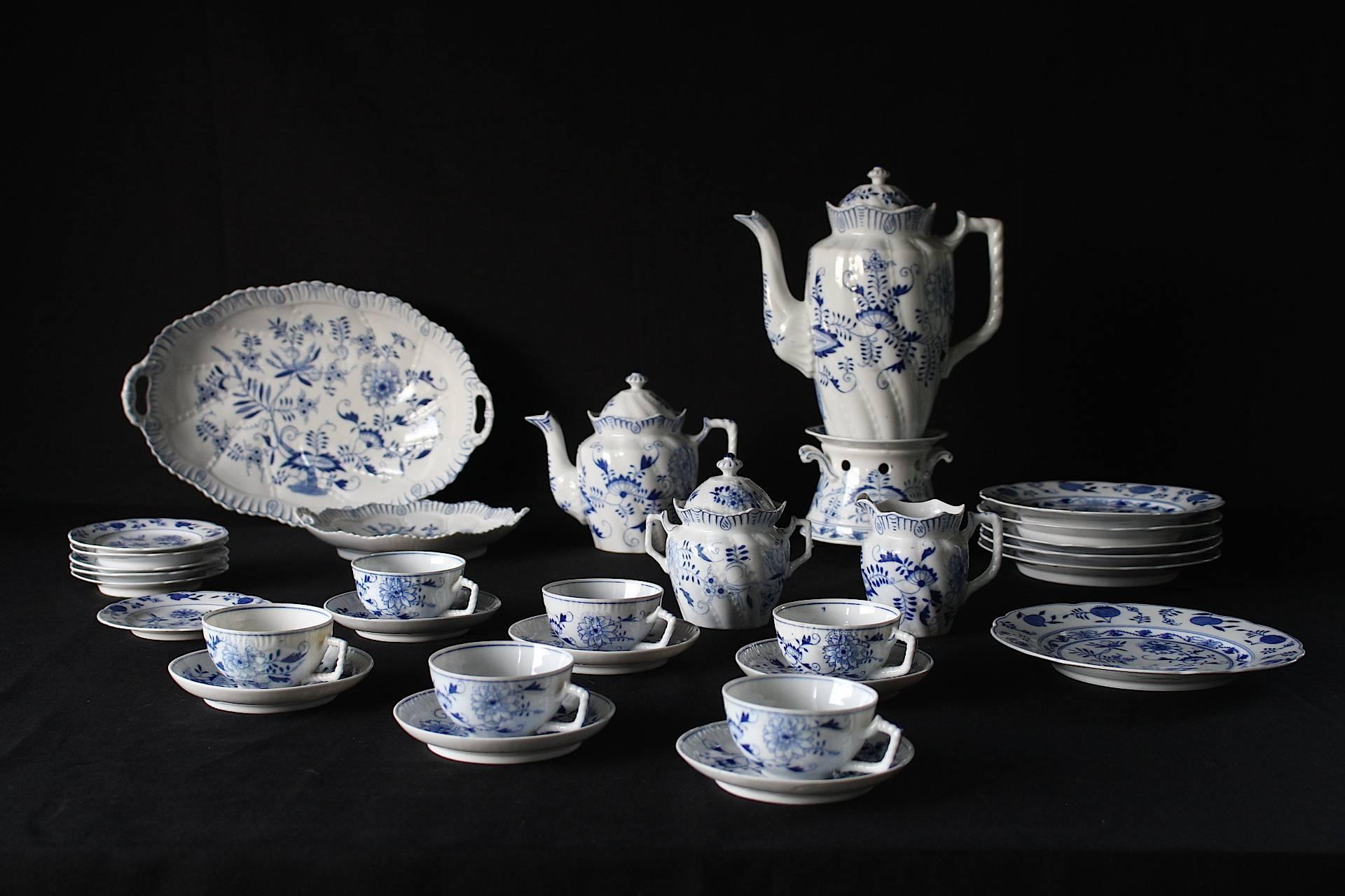 Here a very rare and large coffee and tea service by Louis Regout Maastricht, circa 1890.
Louis was the son of Petrus Regout who founded the Sphinx Ceramics in 1835.
It was the first porcelain and ceramics pottery in Maastricht.
Hubert Gérard