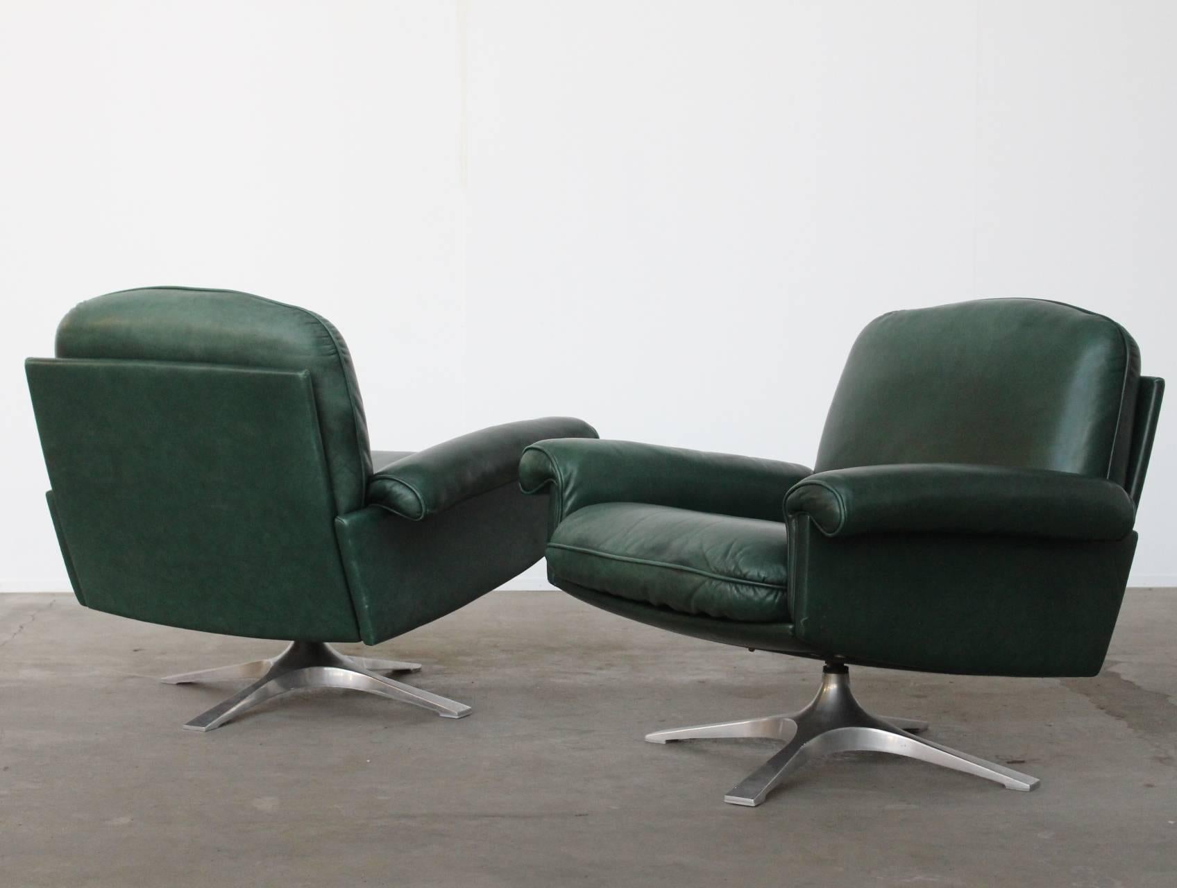 Mid-Century Modern Pair of De Sede DS31 Lounge Chairs