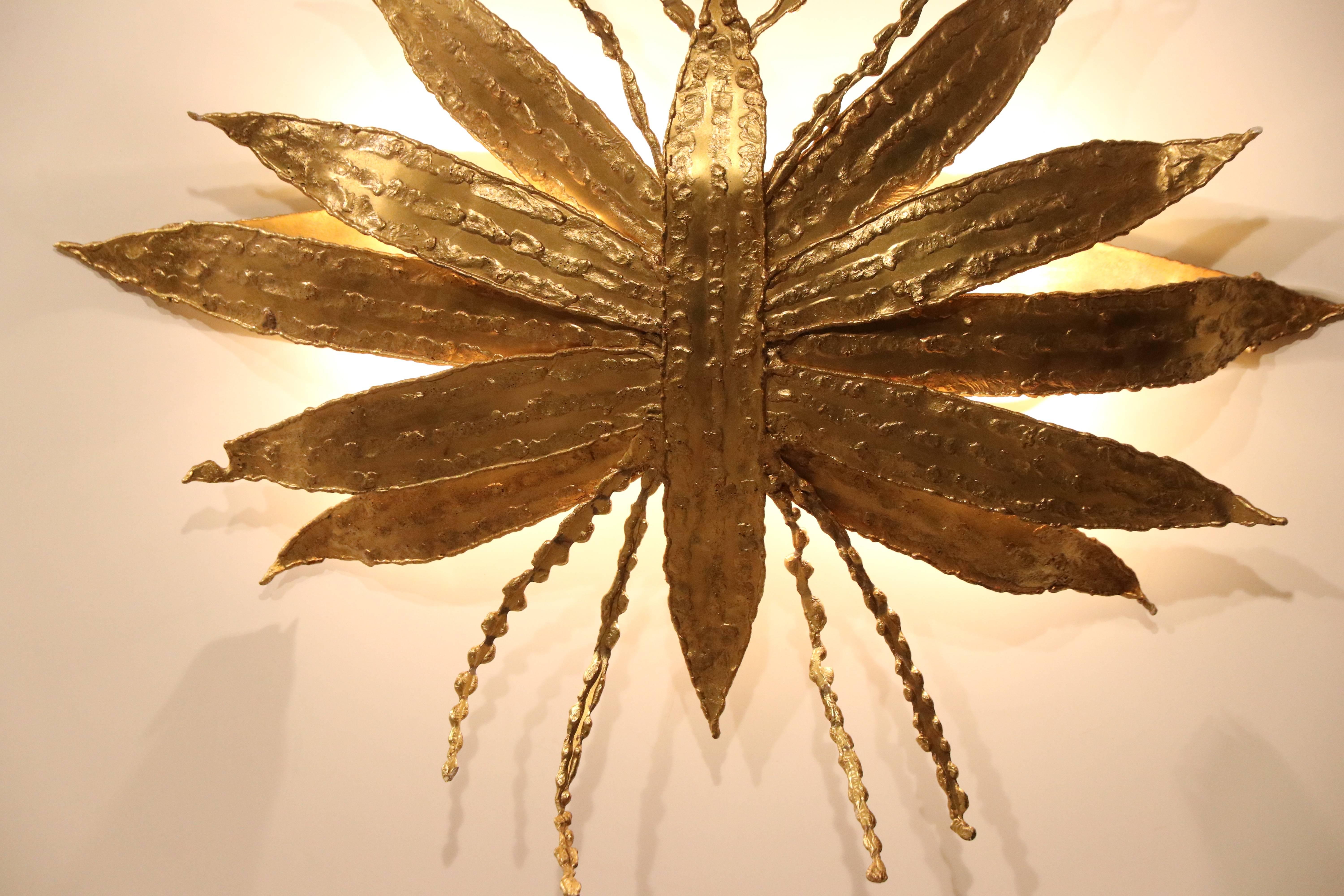 20ième siècle Grande applique ou applique murale à branches articulées Paul Moerenhout en bronze doré ressemblant à une libellule