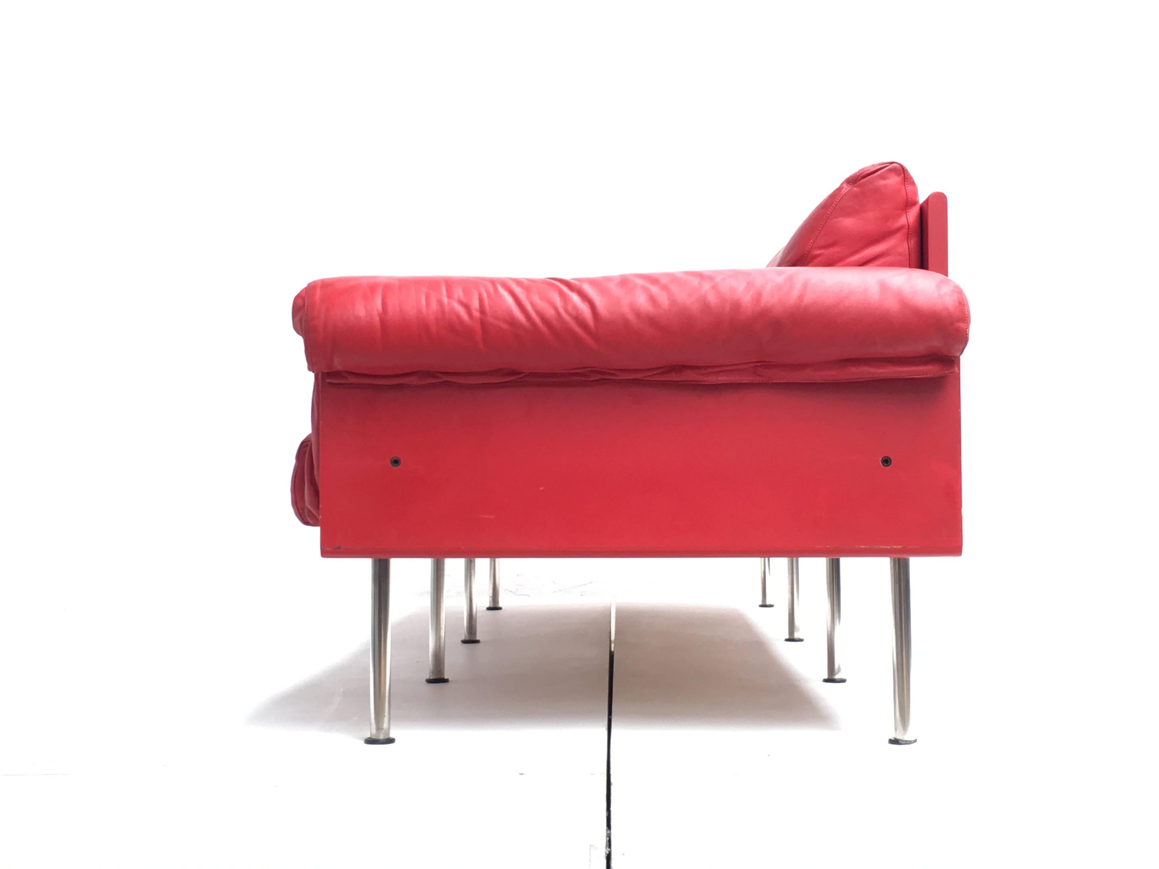 This 'Ateljee' sofa/daybed was designed by Yrjö Kukkapuro in 1963 for Haimi Oy in Helsinki

This design classic is one of the iconic pieces from Yrjo Kukkapuro and is an original vintage piece produced in the 1960s or 1970s

The Ateljee sofa has