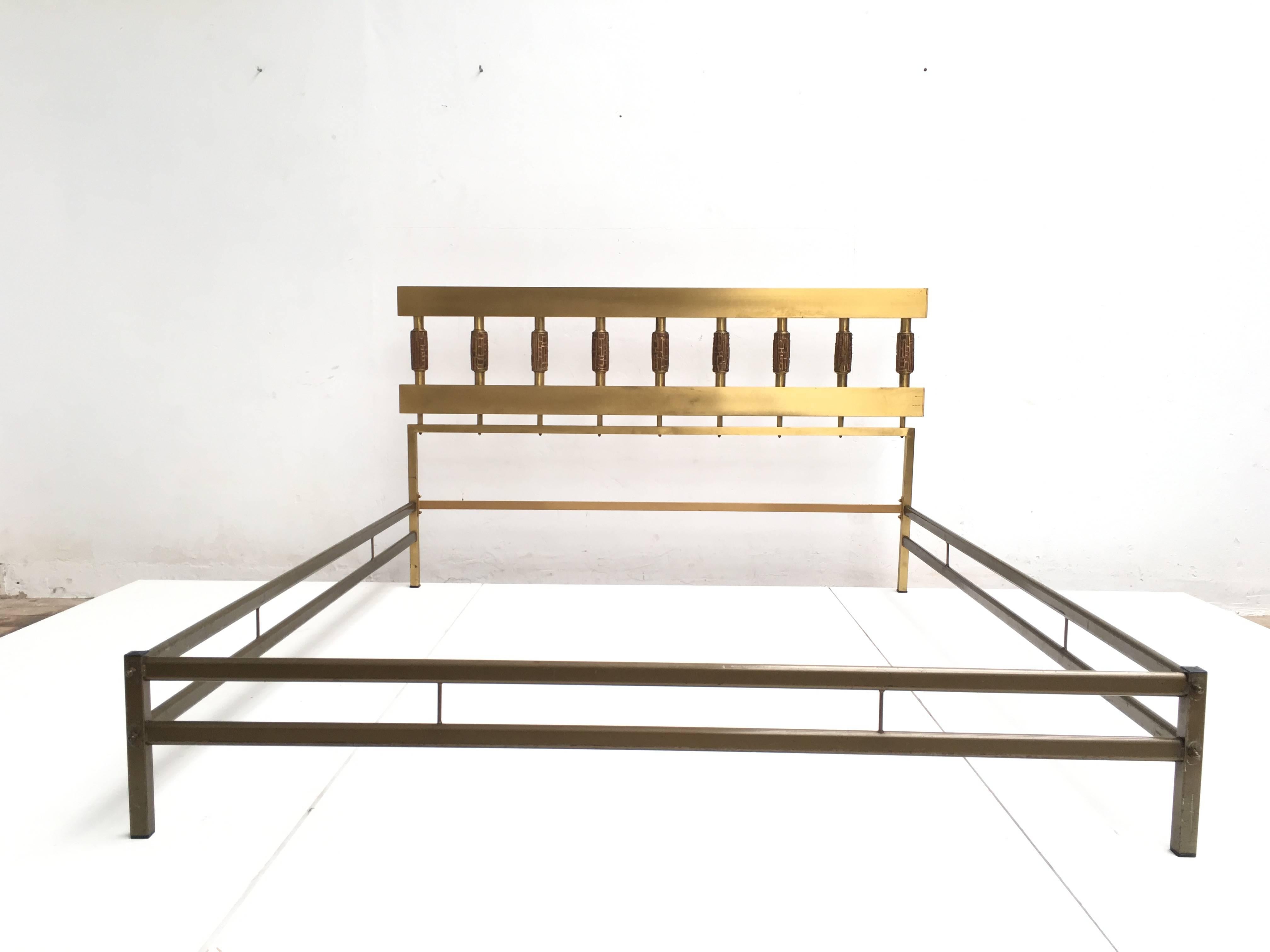 Brass & Bronze Bed  with pair of  matching nightstands by Luciano Frigerio, 1970 In Good Condition For Sale In bergen op zoom, NL