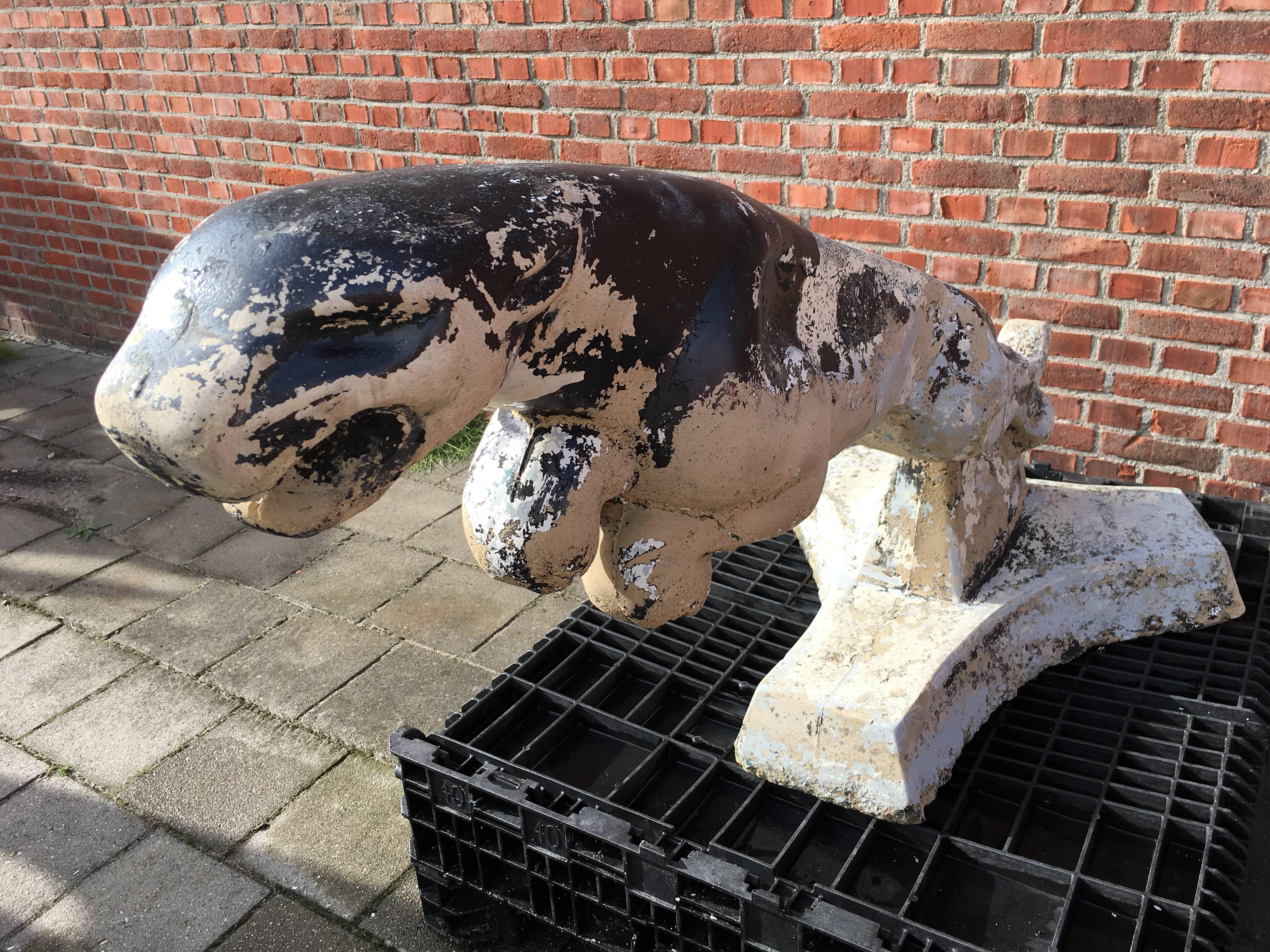 Impressive and Unique Concrete Salvaged Jaguar Dealer Mascot Sculpture Ornament In Good Condition In bergen op zoom, NL