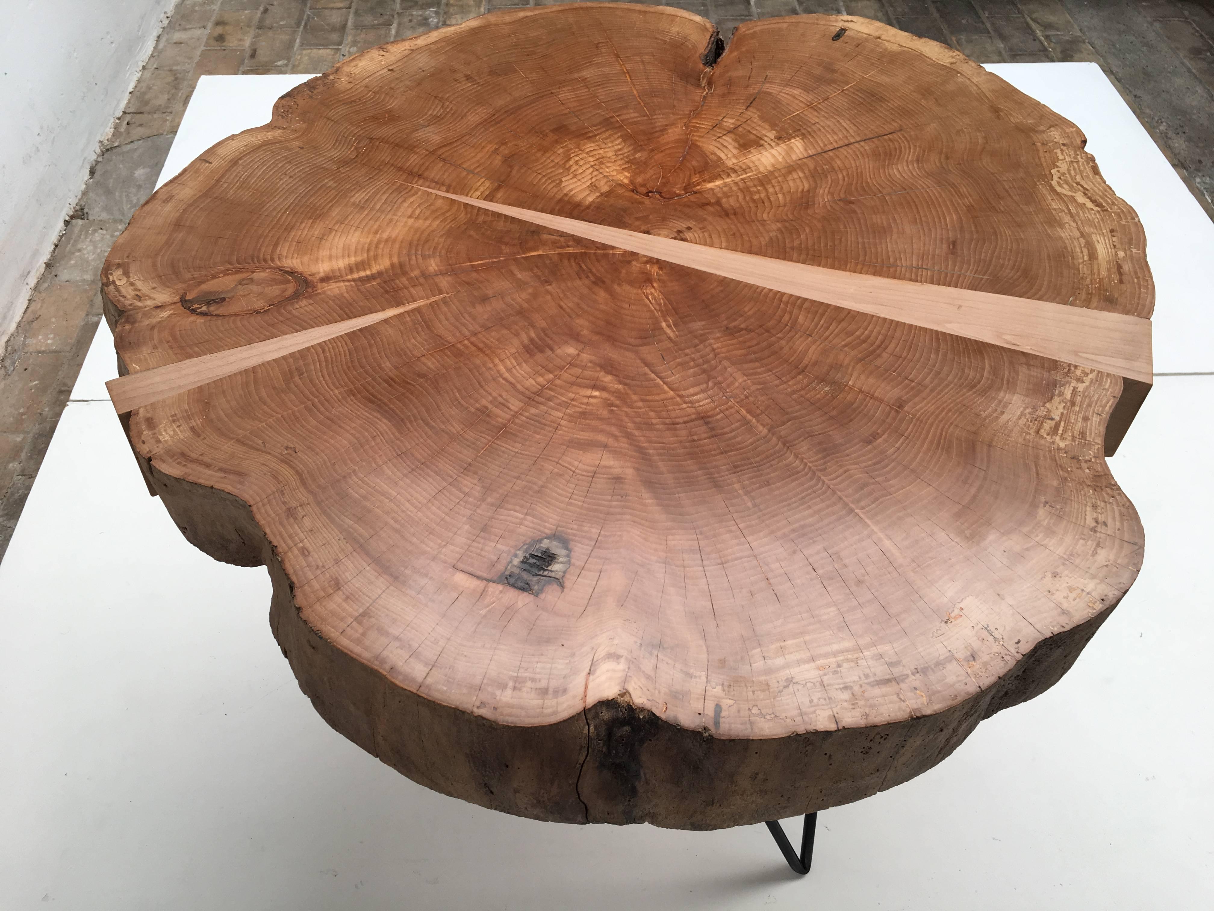 Mid-Century Modern Reclaimed Beech Trunk-Slab Custom-Made Table the Netherlands In Good Condition For Sale In bergen op zoom, NL