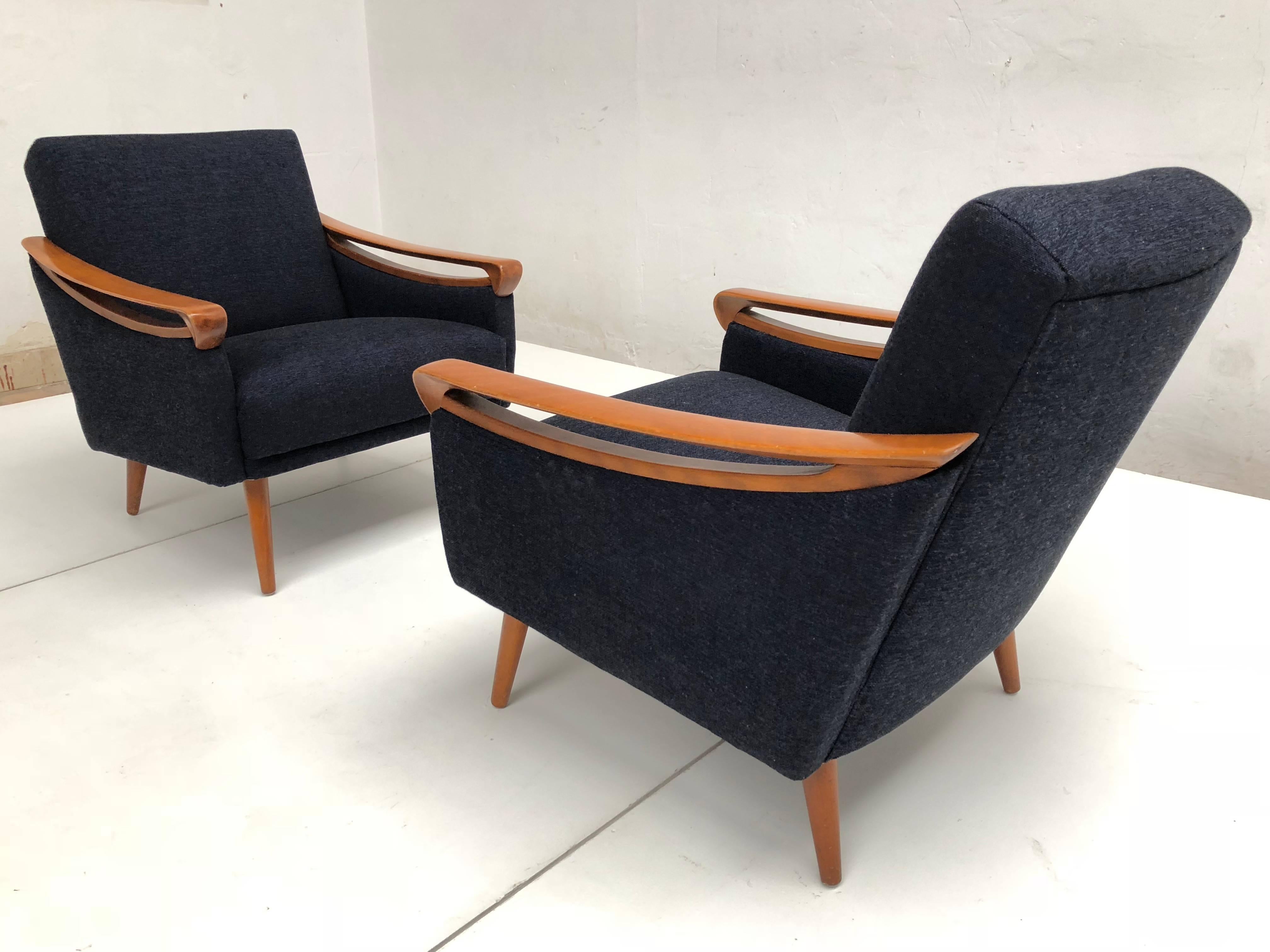Great pair of New Upholstered Mid-Century Modern armchairs by Lifa West Germany

High quality German manufacturing from the 1960s

We upholstered these chairs with a stunning midnight blue and black melange De Ploeg 'Steppe' Wool