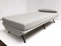Superb 'Triennale' brass leg daybed by Zanuso for Arflex, 1951, original labels.
