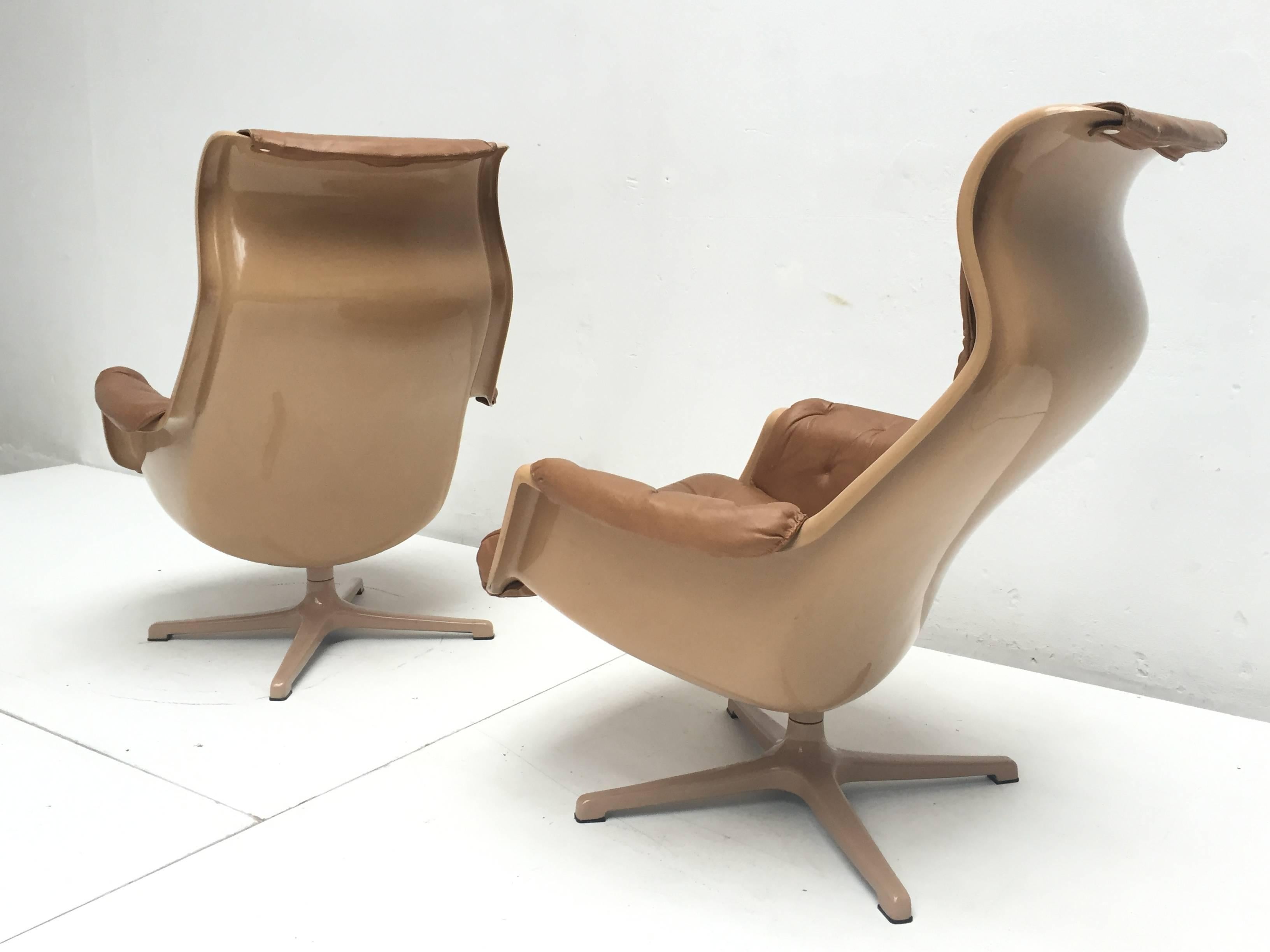 Easy Chairs „Galaxy“ von Alf Svensson & Ingvar Sandstrom für DUX Sweden, Paar (Gegossen) im Angebot