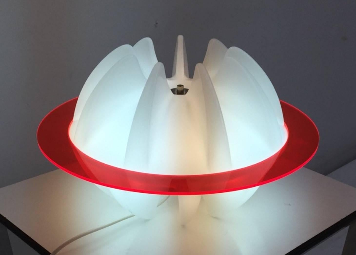 Amazing and super rare Italian plexiglass light sculpture from the classic 1965-73 period of radical, Avant Garde Italian design in the style of the utopian radical, Italian architect's groups of the period such as Lapo Binazzi's 'UFO', 'Gruppo 65',
