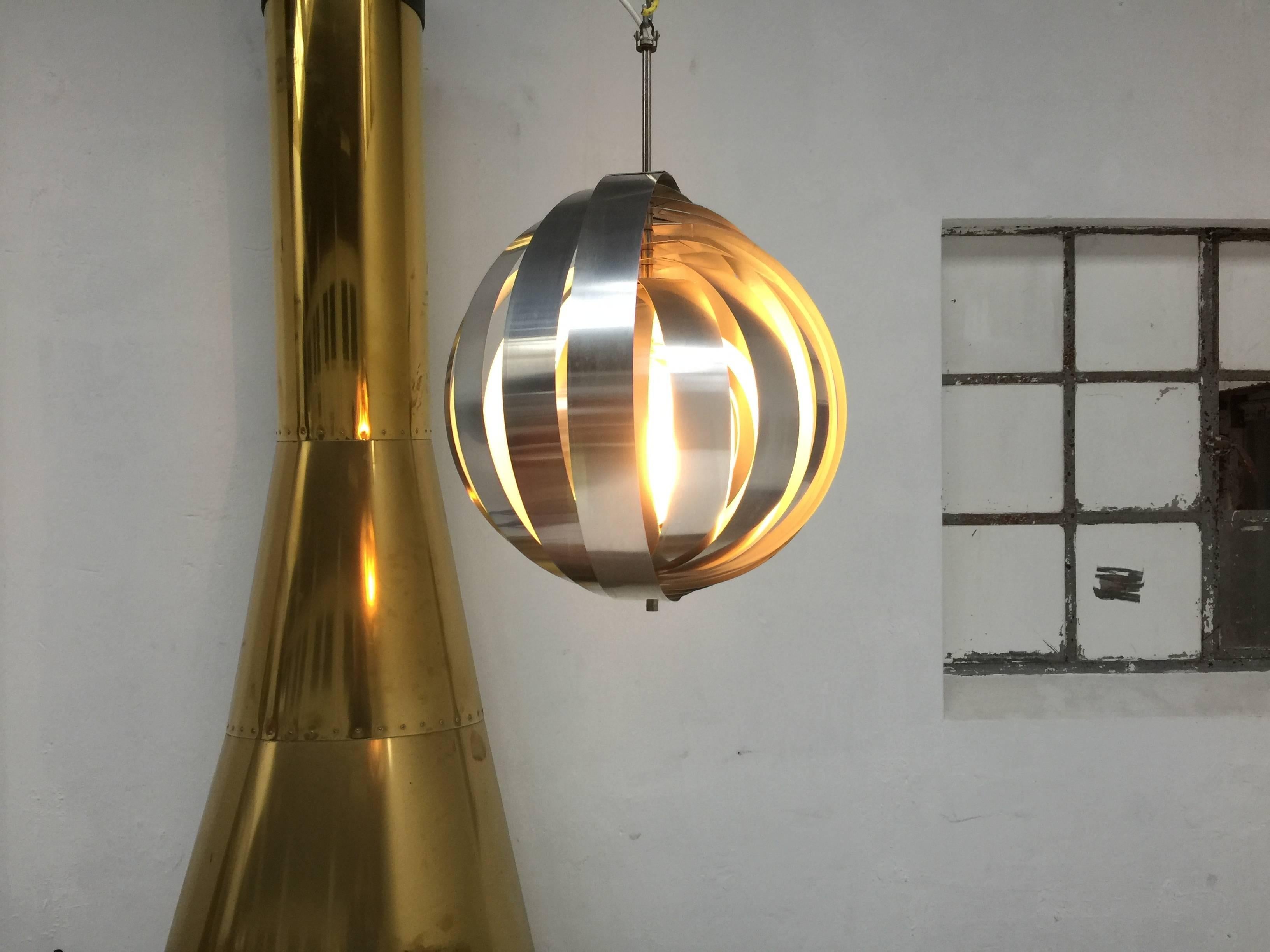 Dutch 1960s Aluminium Panton Inspired Moonlamp Pendant  In Good Condition In bergen op zoom, NL