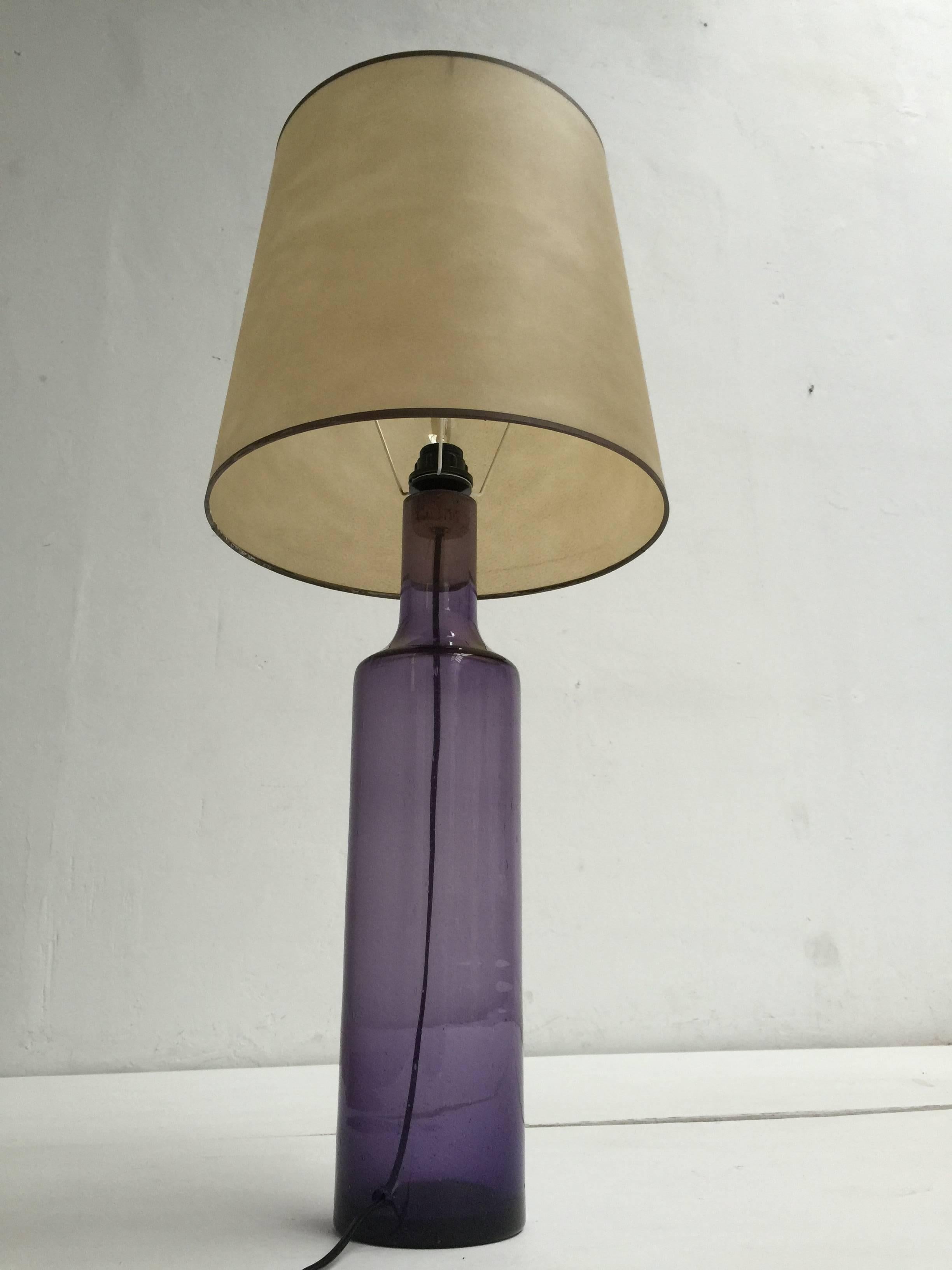 Große italienische lila Muranoglas-Tisch- oder Stehlampe aus den 1960er Jahren (Italienisch) im Angebot