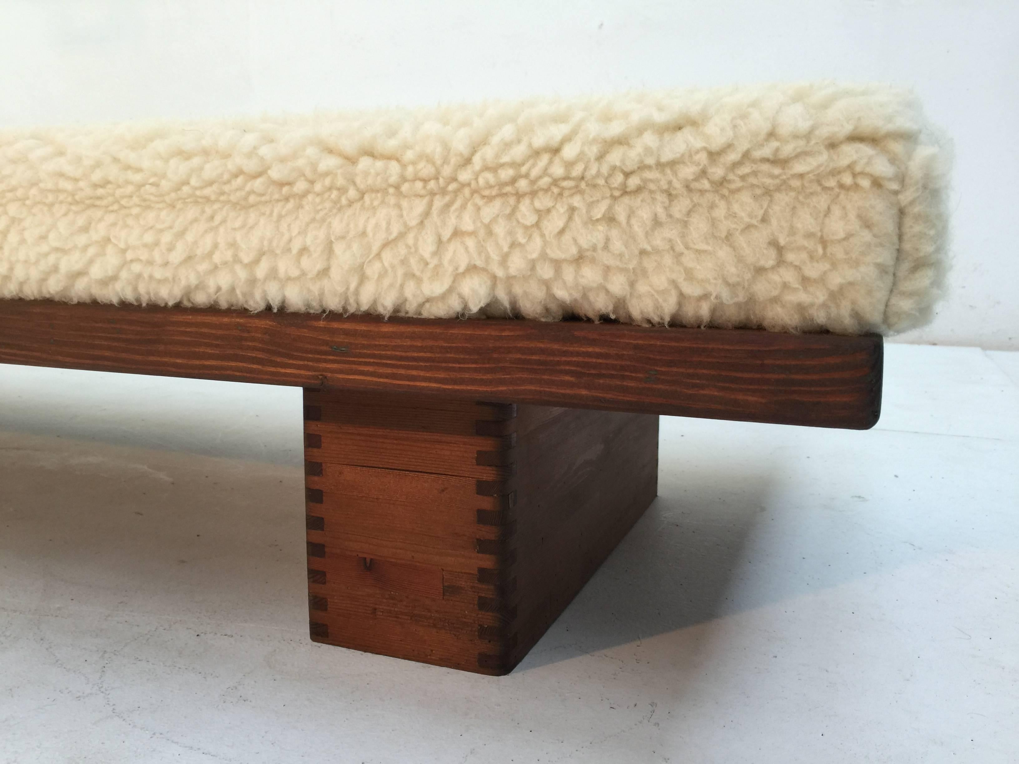 Finnish Stunning Ilmari Tapiovaara Wool and Stained Pine Daybed for Laukan Puu, Finland