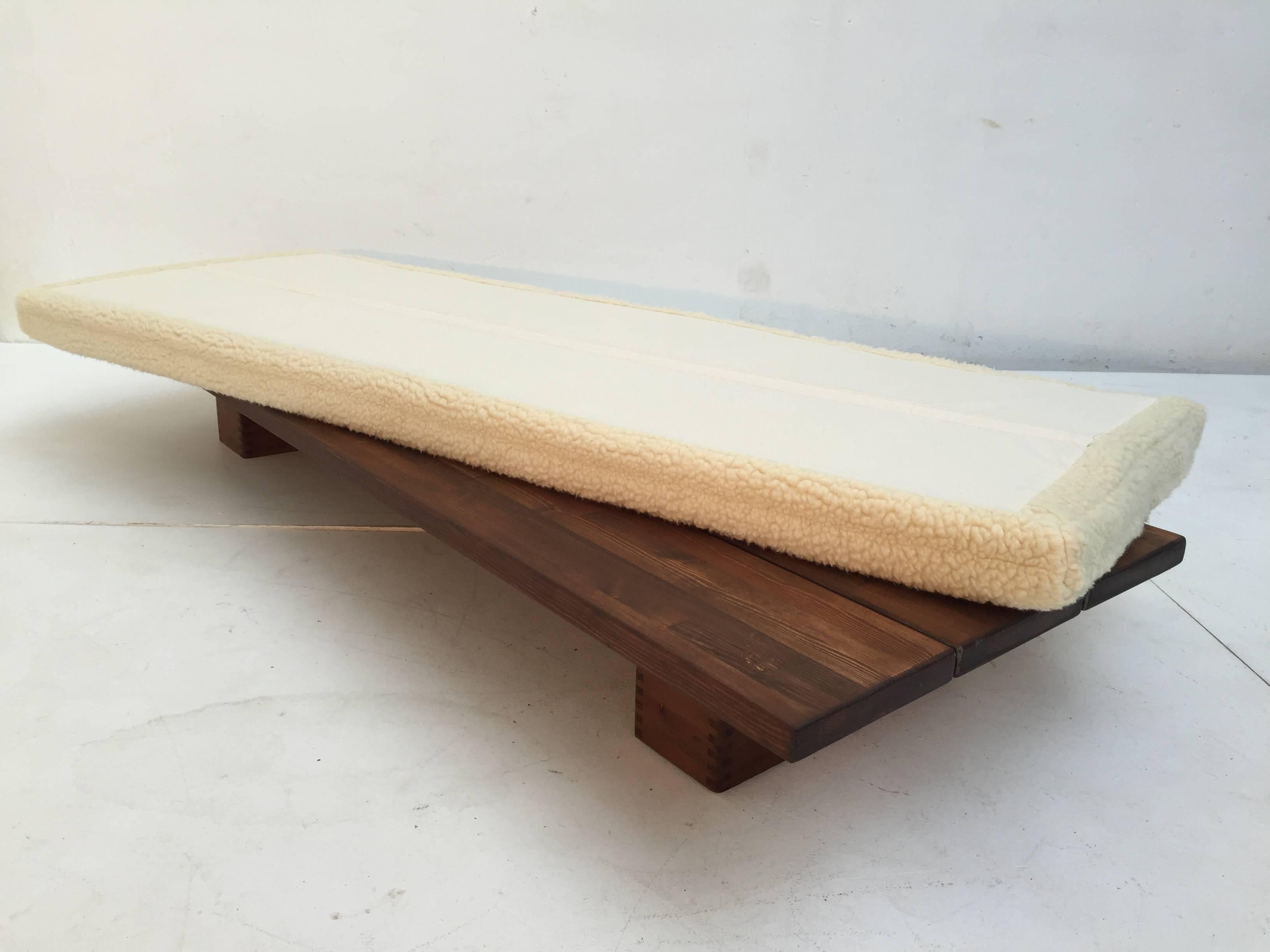 Foam Stunning Ilmari Tapiovaara Wool and Stained Pine Daybed for Laukan Puu, Finland