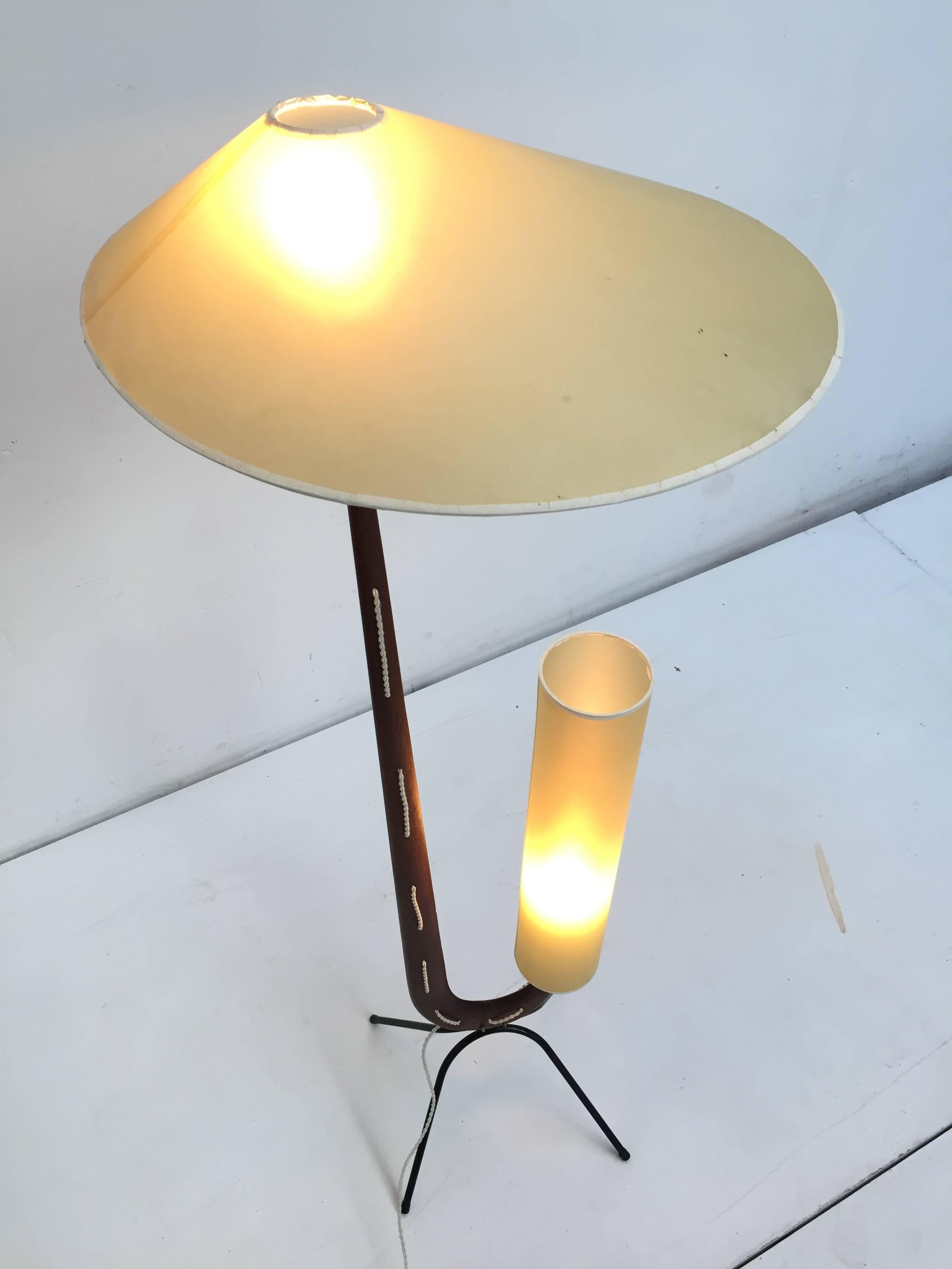 Au début des années 1950, la société française Rispal a produit plusieurs modèles d'éclairage très sculptés. Ces lampadaires très expressifs ont été inspirés par la sculpture abstraite contemporaine, notamment par le travail de l'artiste Hans Arp,