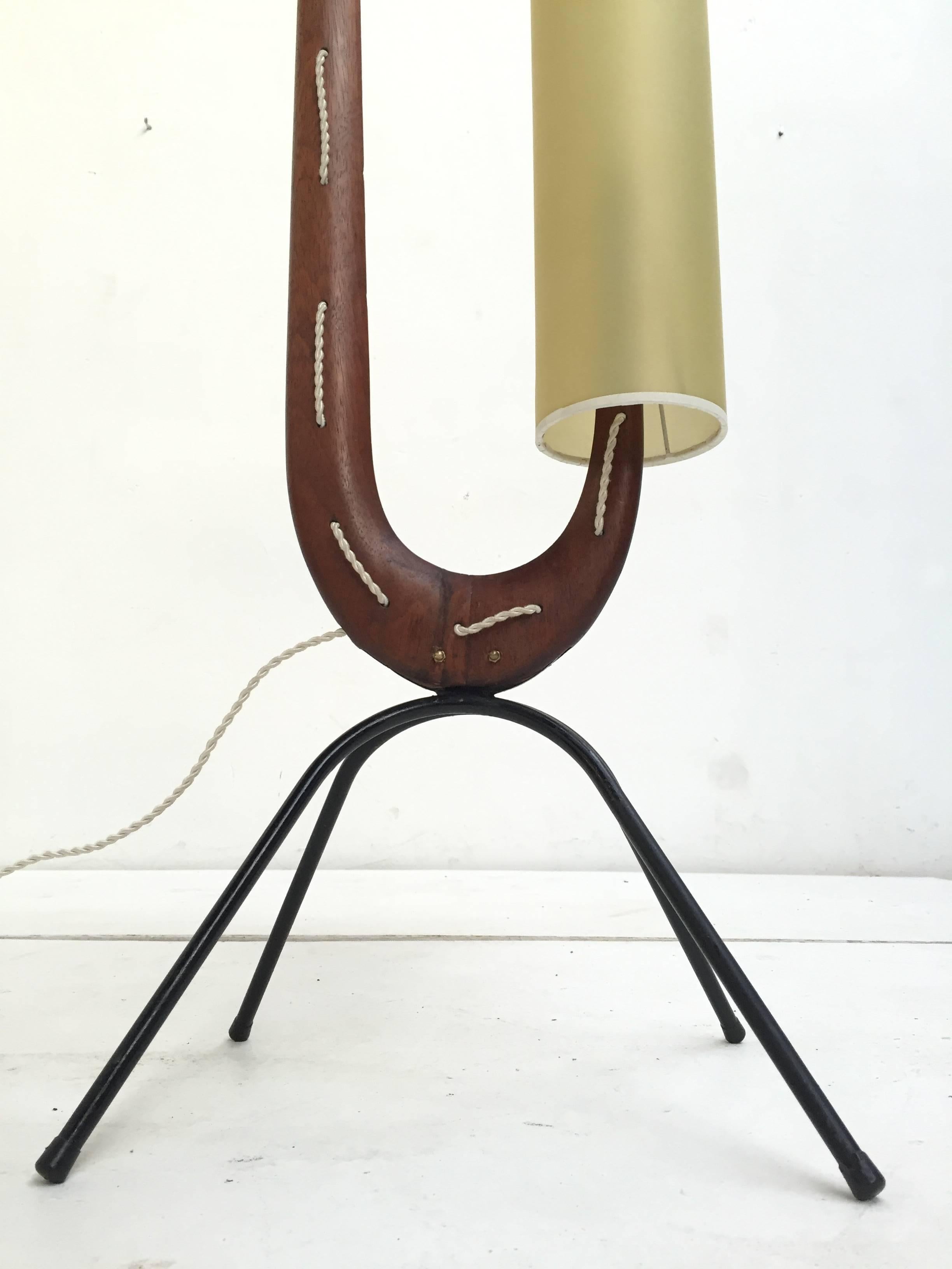 Mid-Century Modern Superbe lampadaire de forme sculpturale par Rispal, France, 1950, publié
