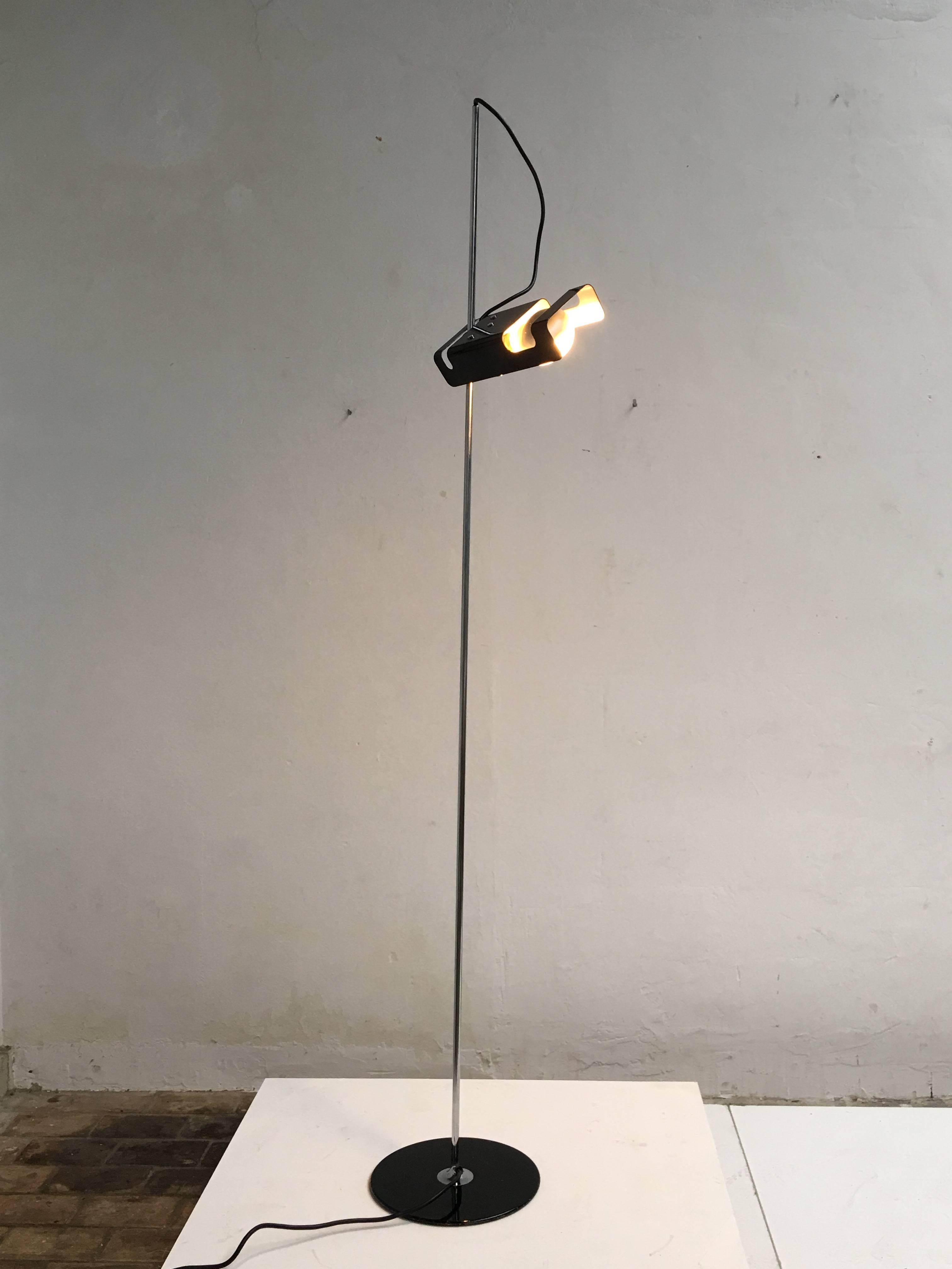 Mid-Century Modern Minimalist Elegant 'Spider' Floor Lamp by Joe Colombo  for Oluce, Italy 1965 For Sale