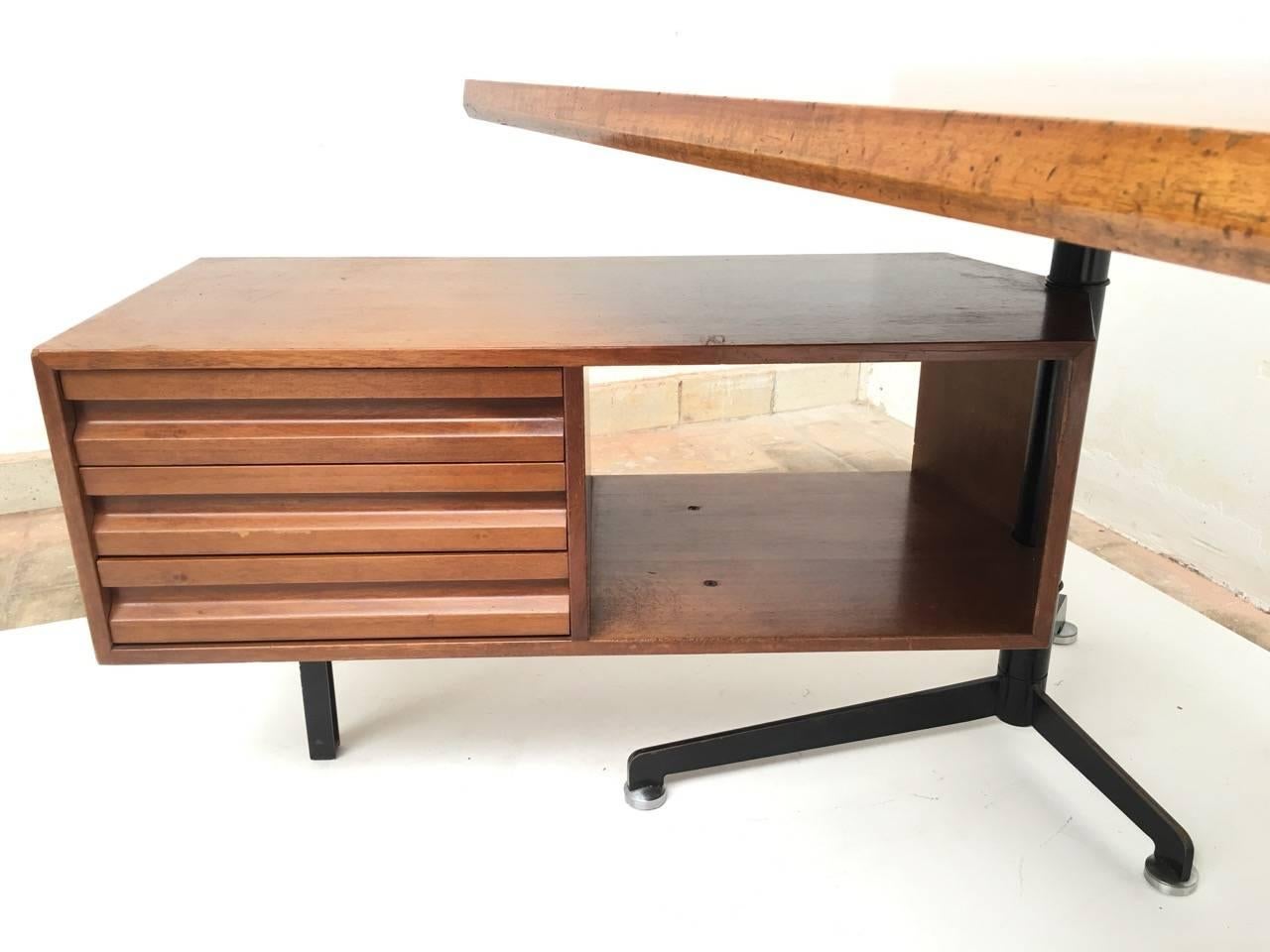 Beautiful T95 'Direzionale' Desk with Swivel Drawer Units, Osvaldo Borsani, 1956 In Good Condition In bergen op zoom, NL